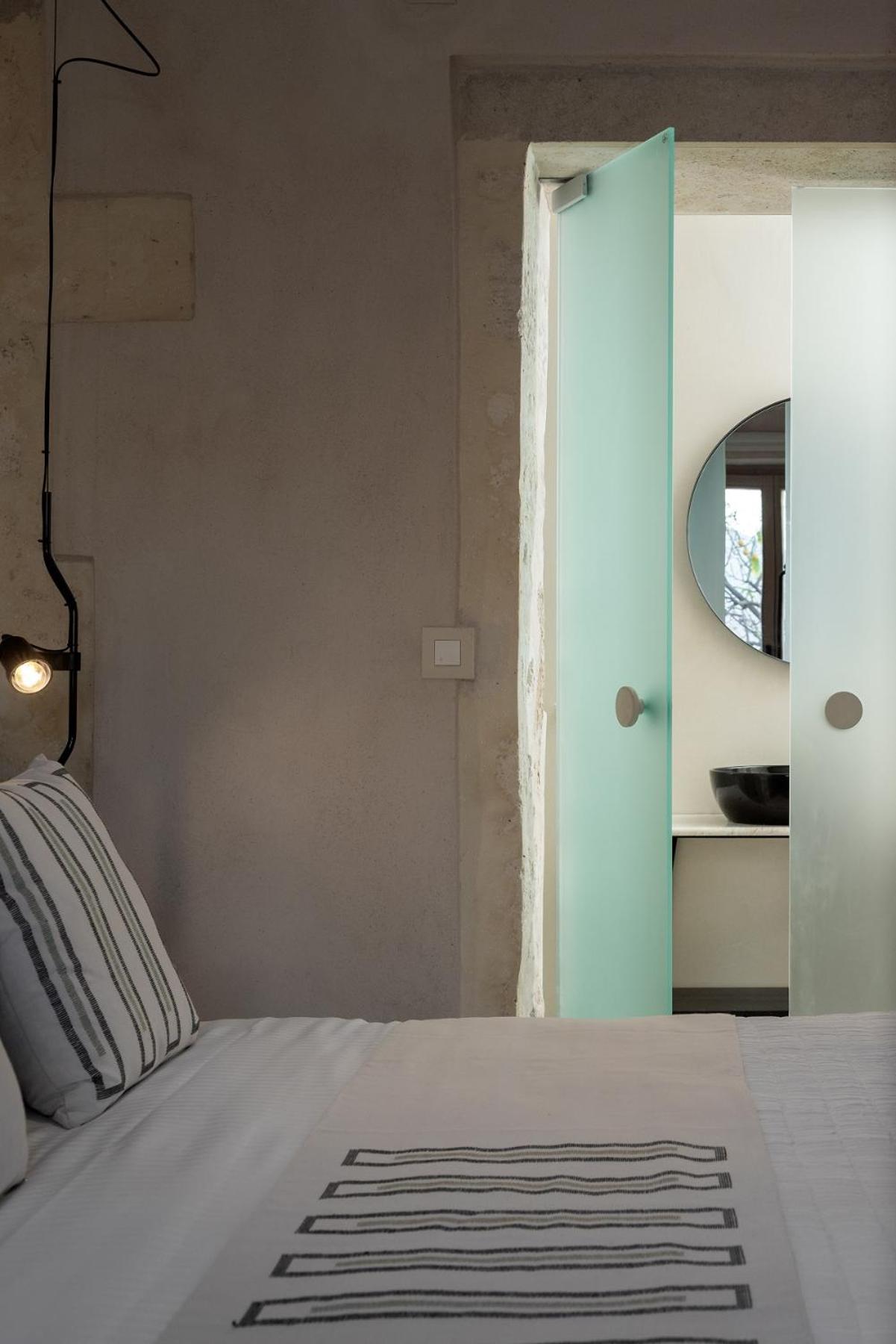 Deluxe Double Room - Photo 27