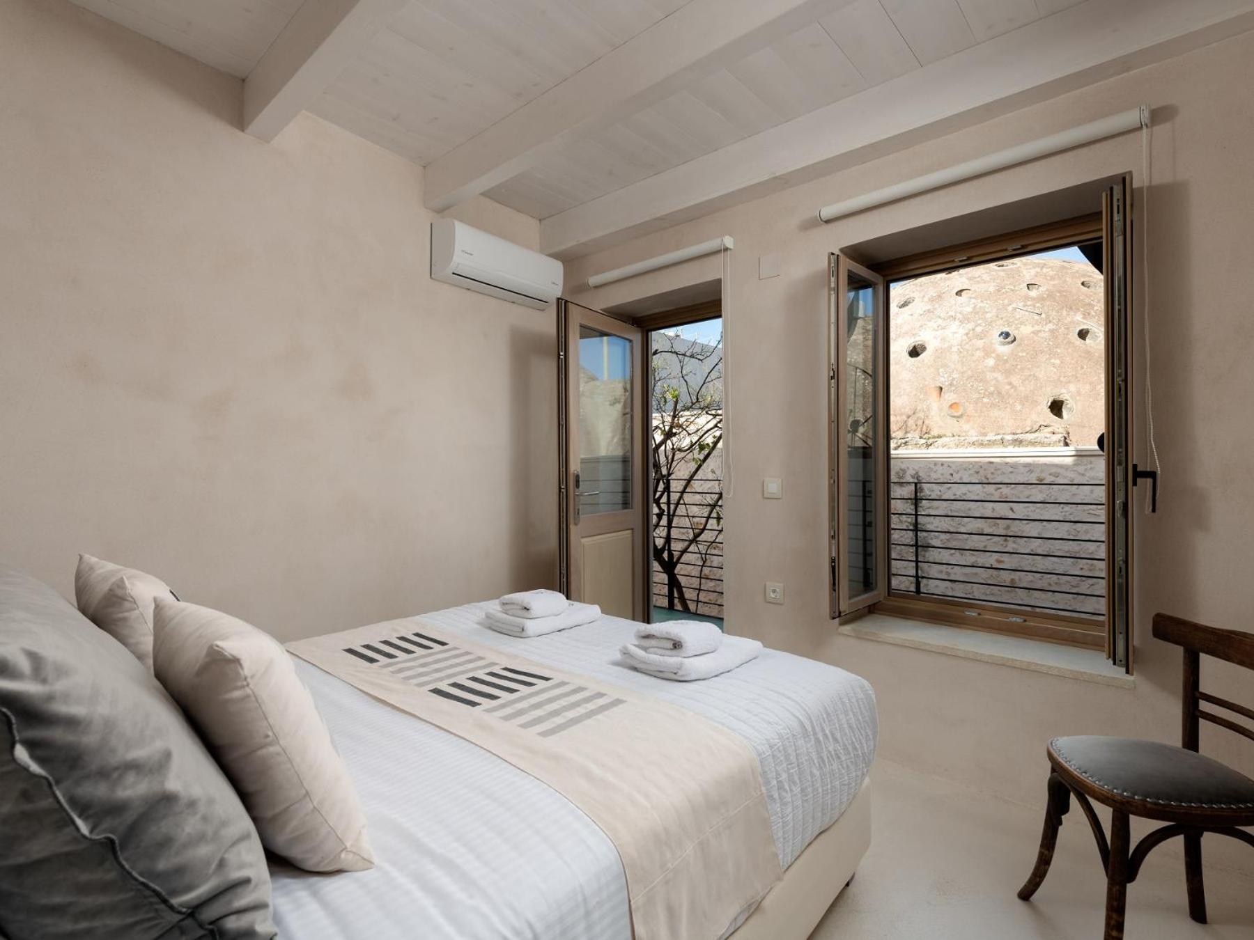 Deluxe Double Room - Photo 12