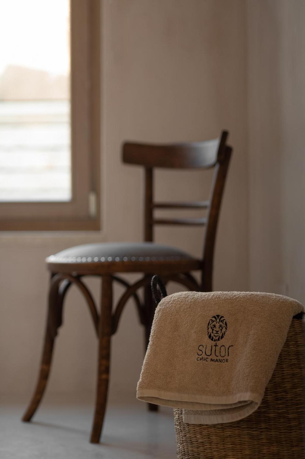 Deluxe Junior Suite - Photo 17