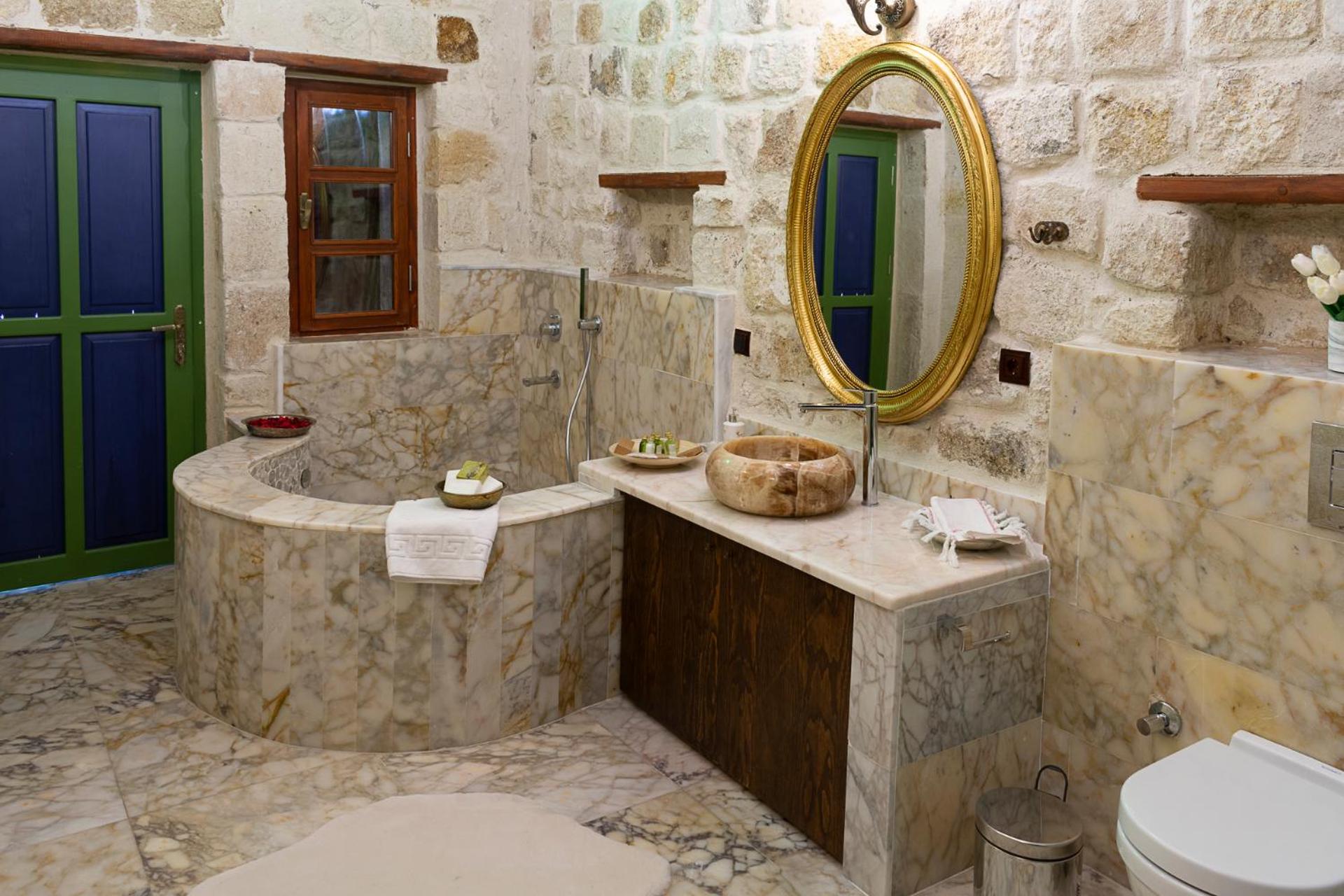 Superior Suite - Photo 20