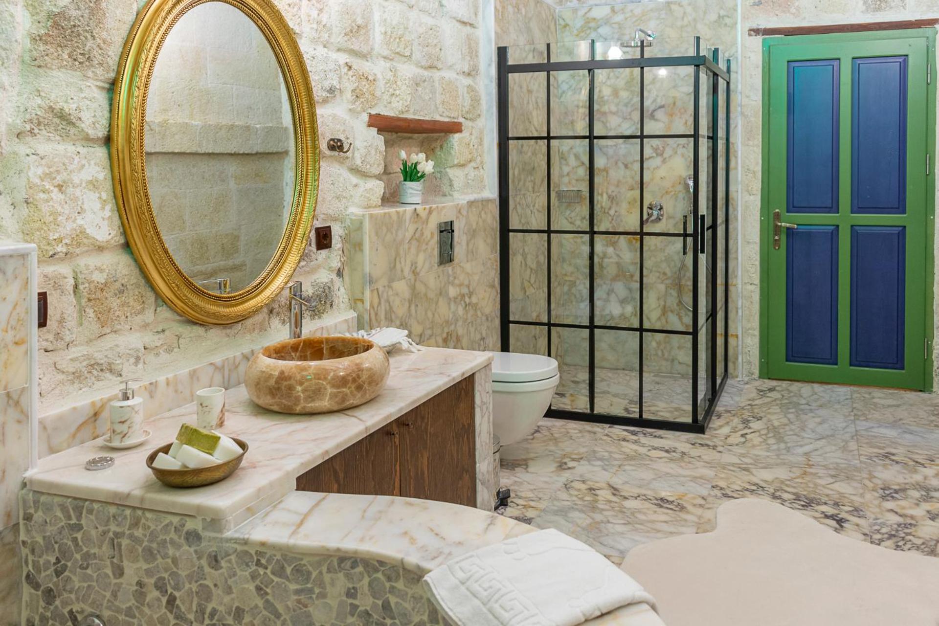 Superior Suite - Photo 22