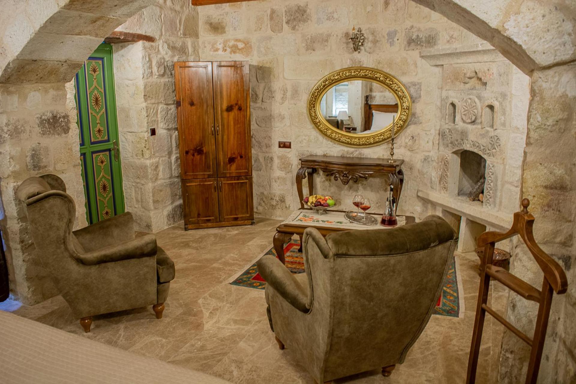 Superior Suite - Photo 23