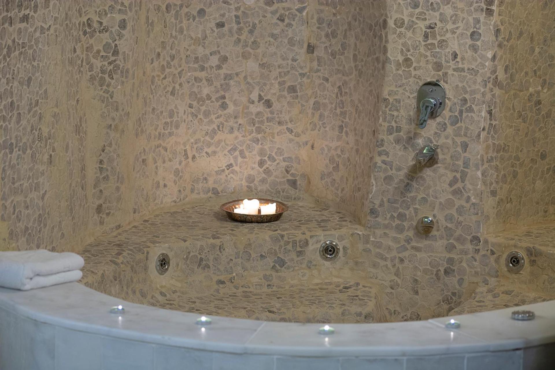 King Cave Suit with Spa Bath - Photo 24