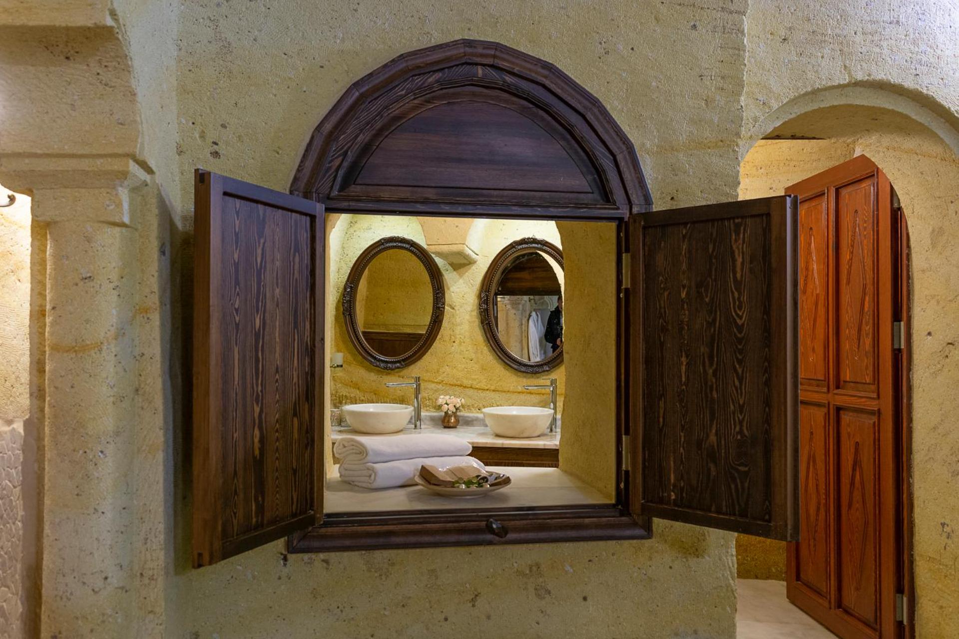 King Cave Suit with Spa Bath - Photo 3