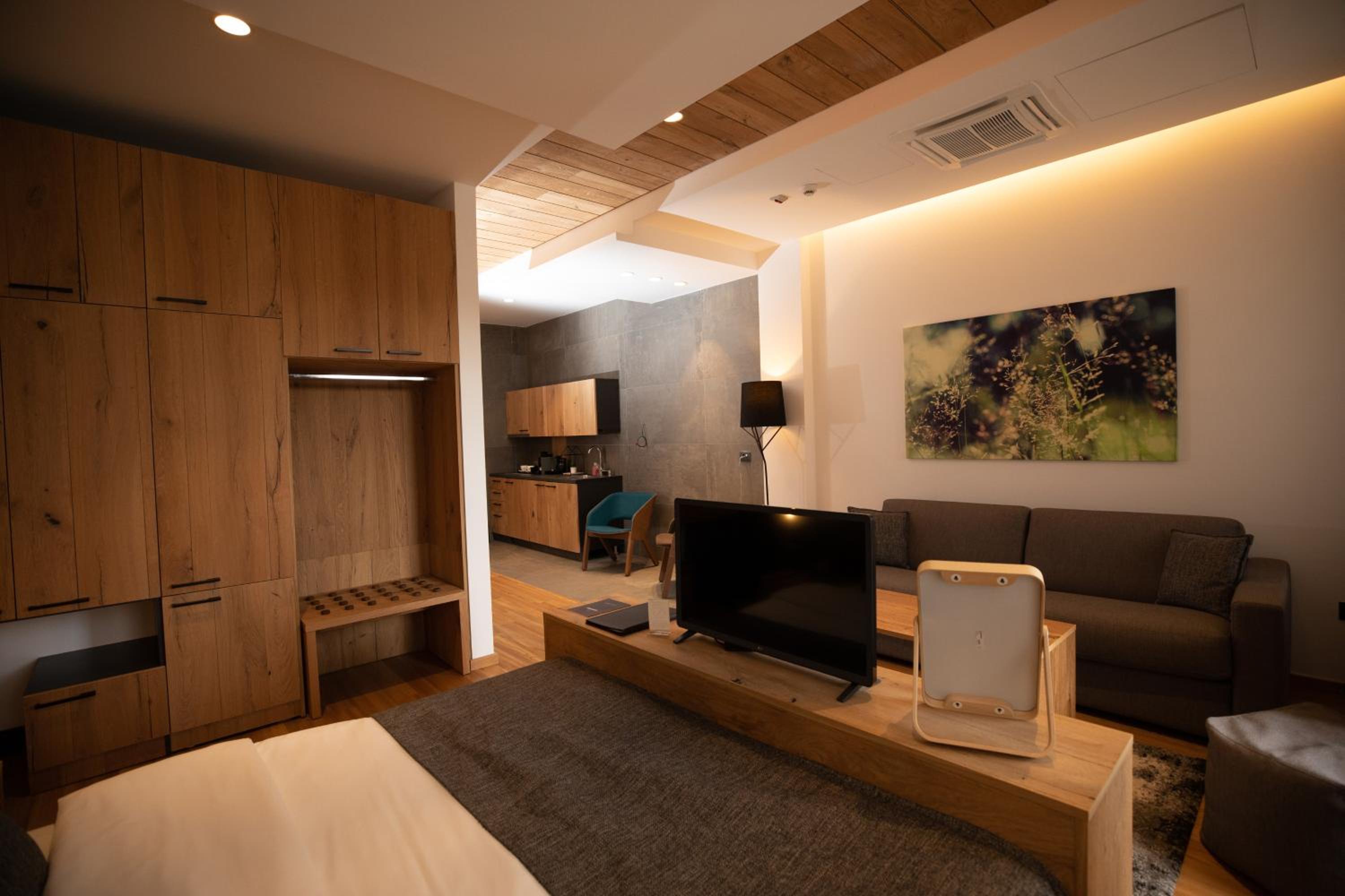 Queen Room - Disability Access photo 2