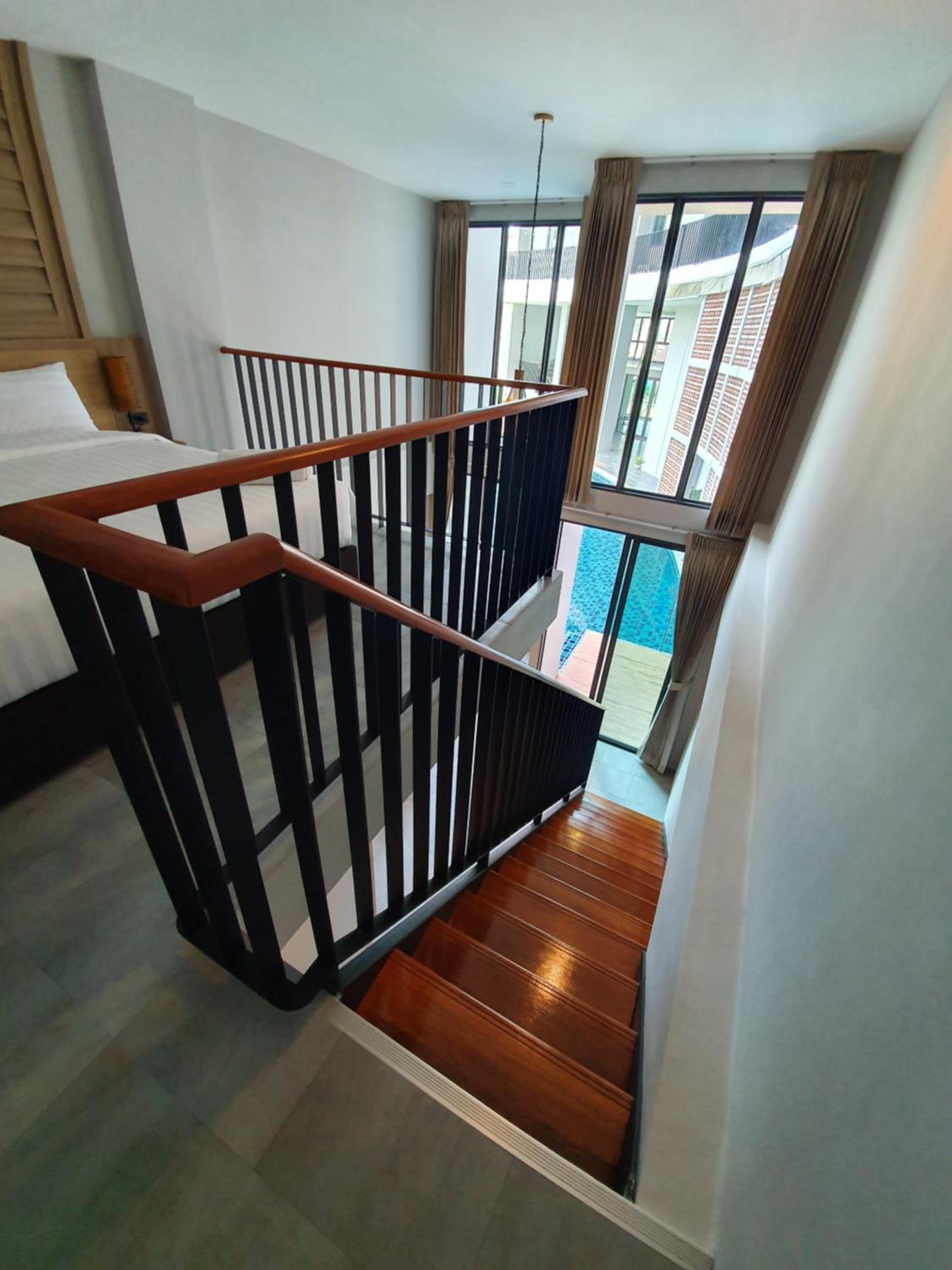 Suite with Pool View - Photo 9