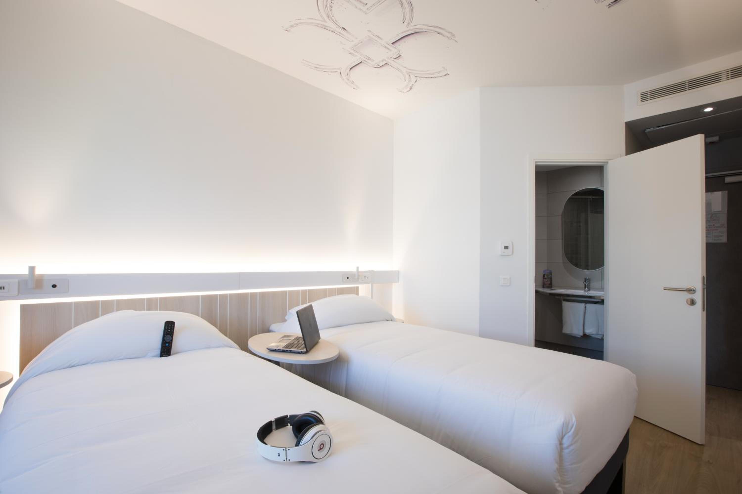 Agora Twin Room By Ibis - Photo 6