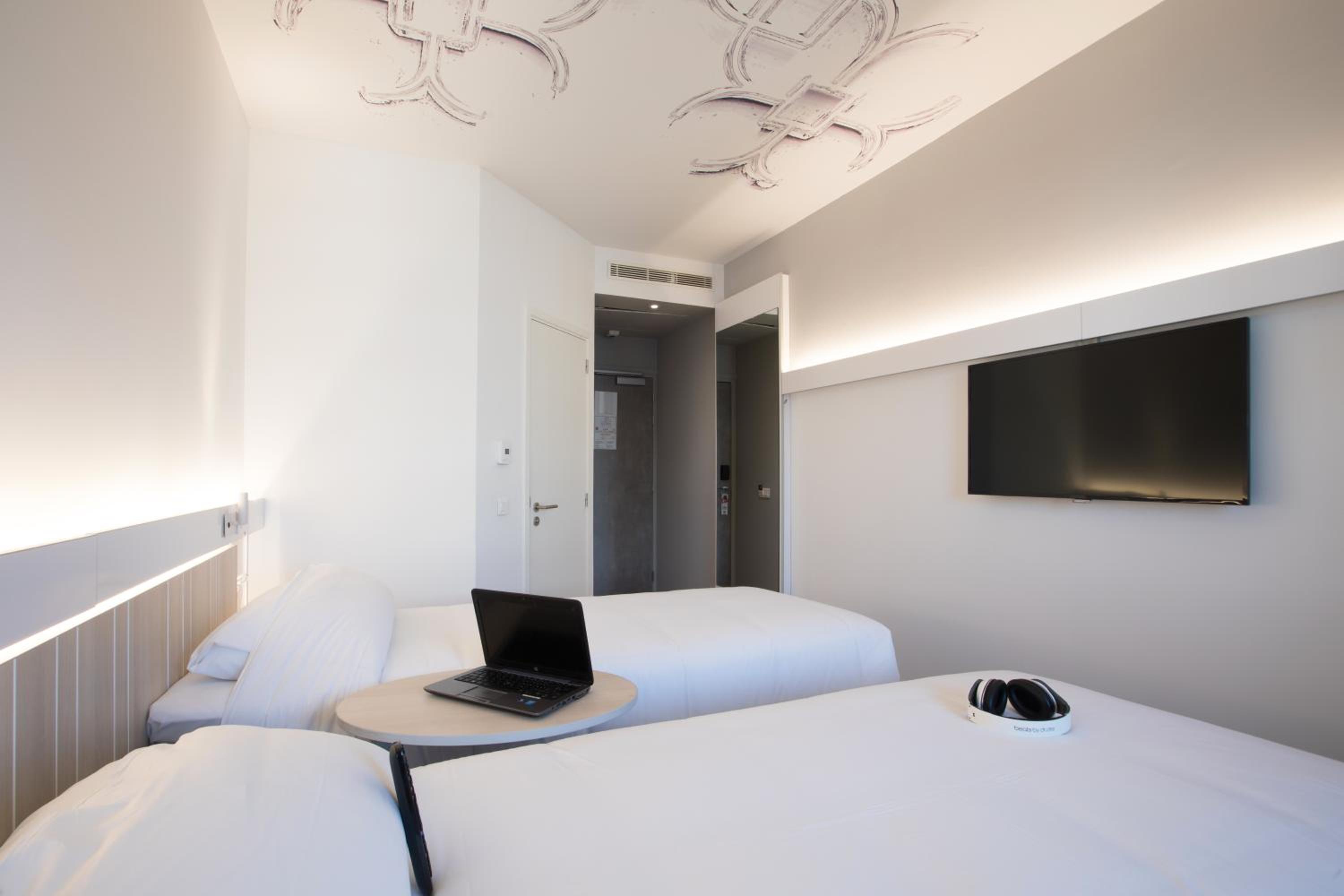 Agora Twin Room By Ibis - Photo 7