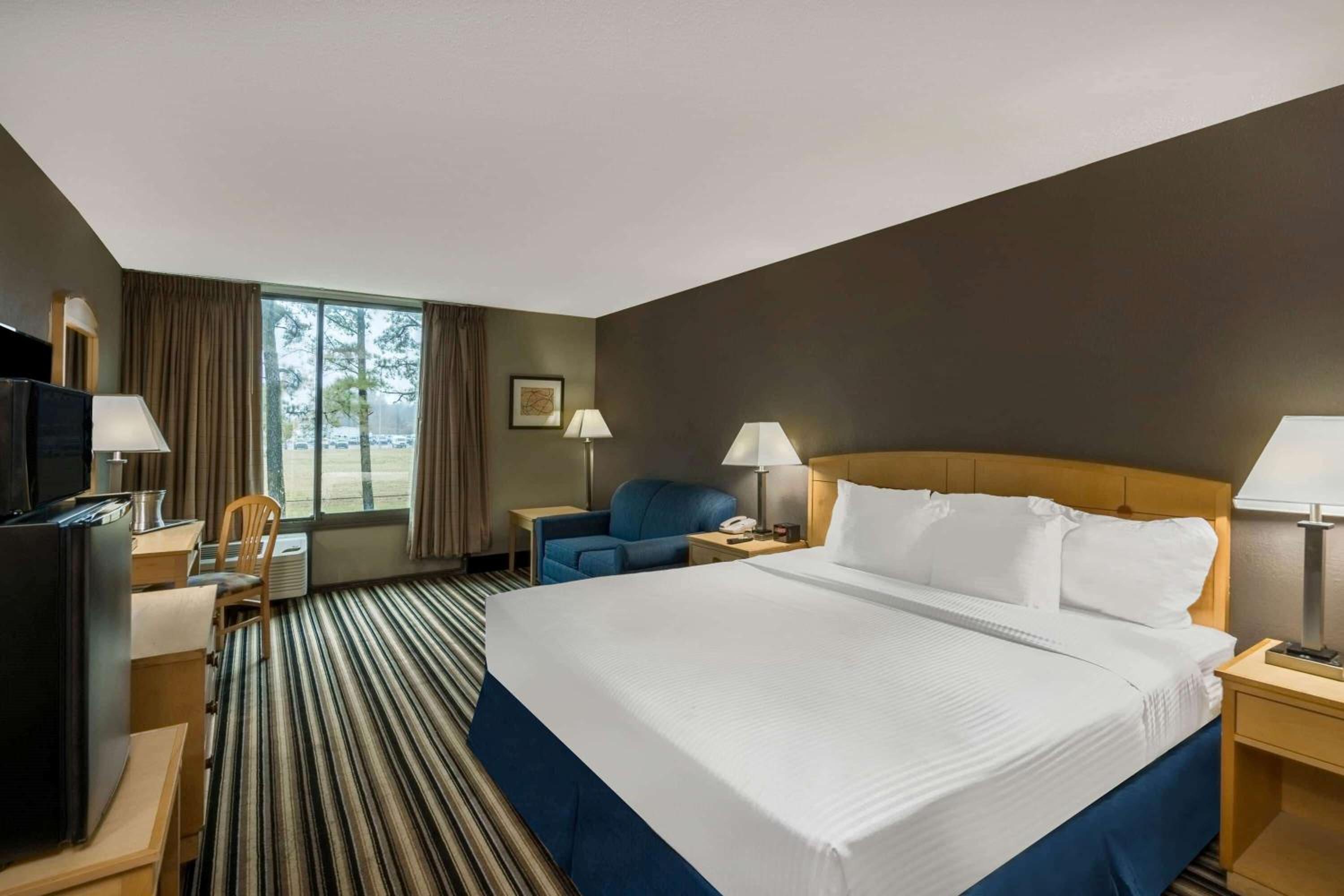 King Room with Two King Beds - Non-Smoking photo 1
