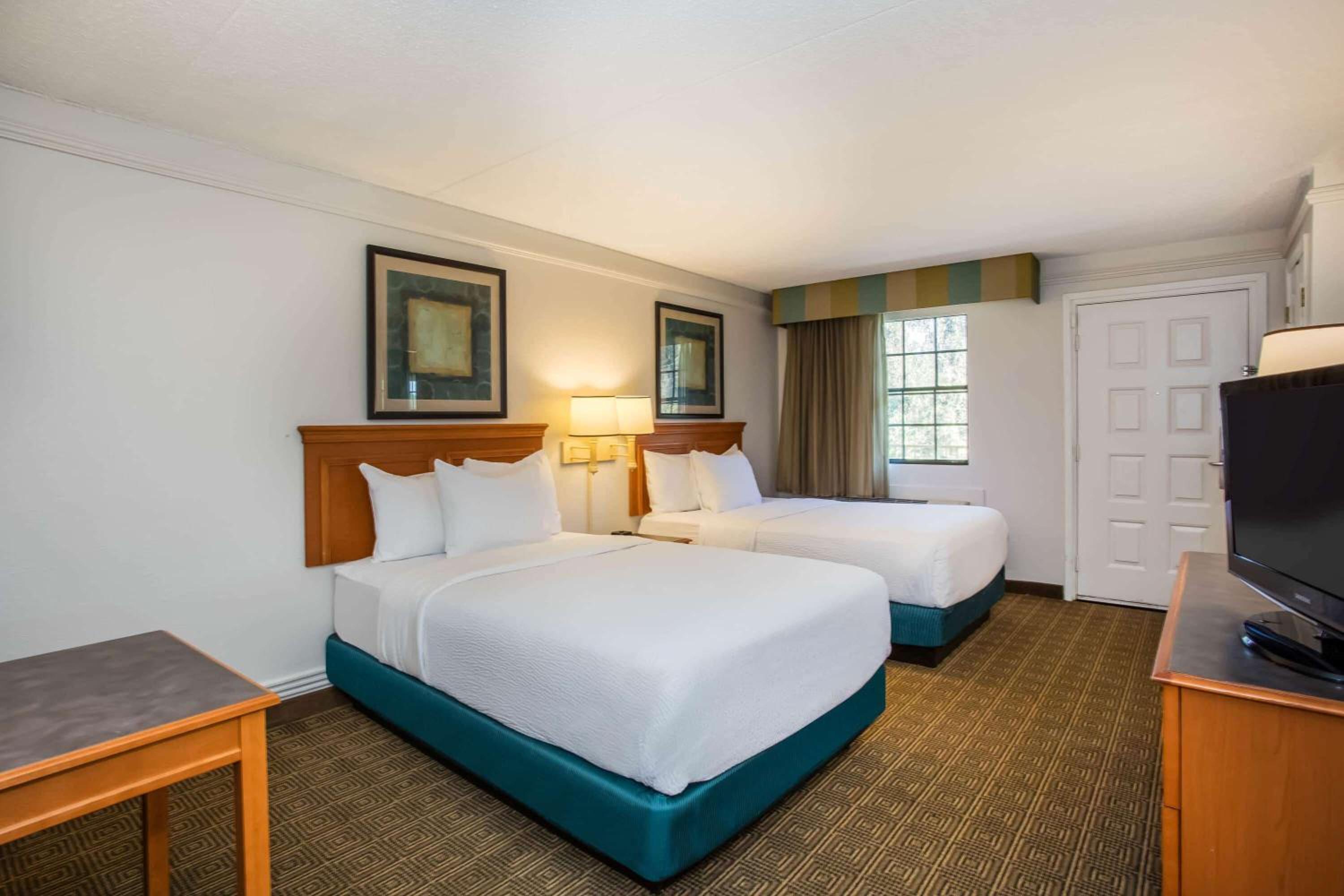 Double Room with Two Double Beds and Roll-In Shower - Mobility/Hearing Access - Non-Smoking photo 2