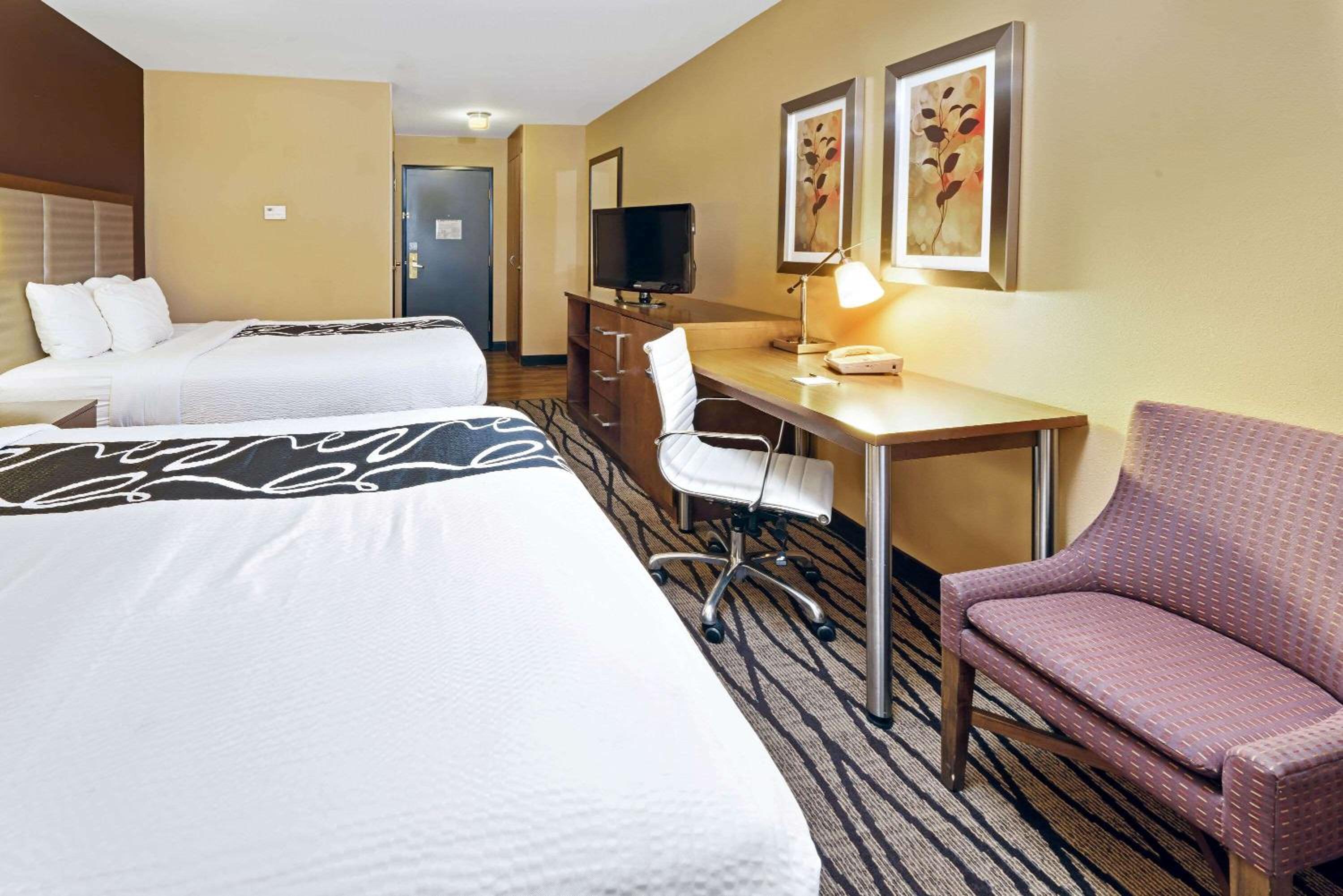 Deluxe Queen Room with Two Queen Beds - Photo 2