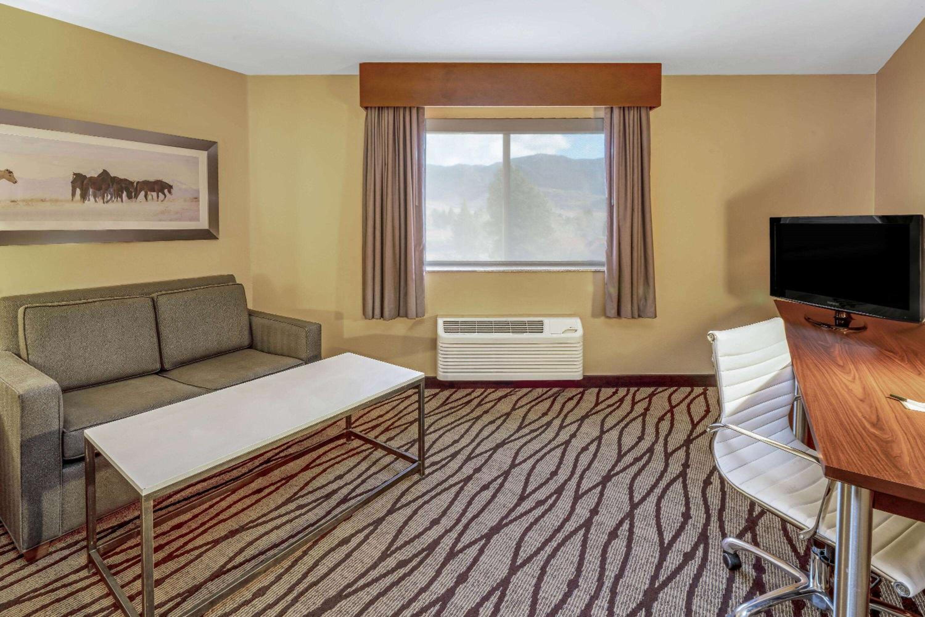 Deluxe King Room - Photo 5