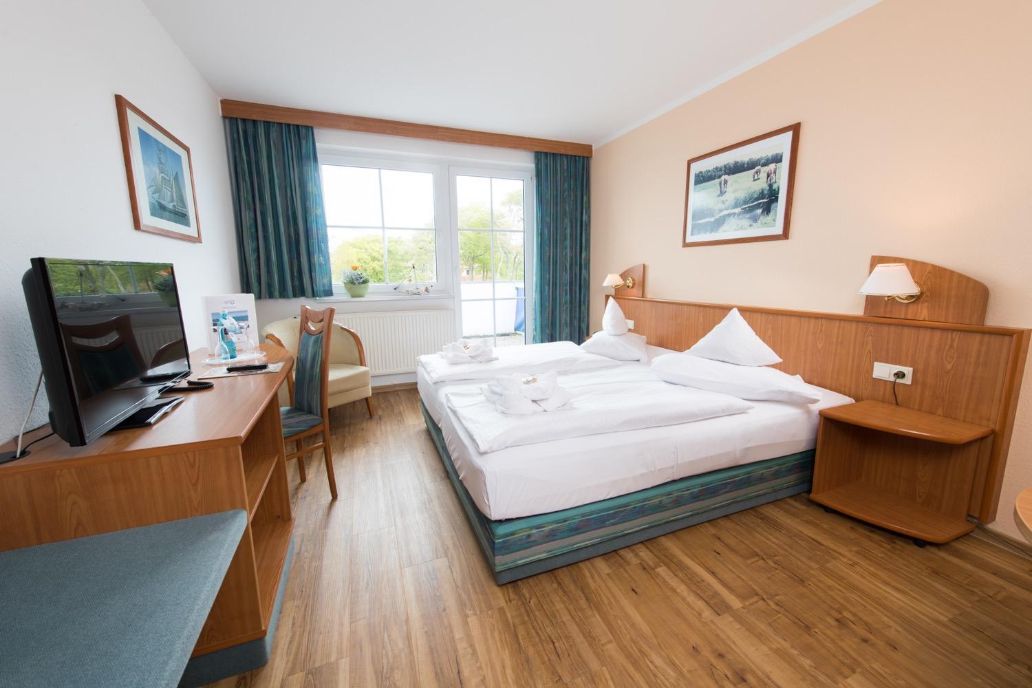 Double Room with Balcony and Side Sea View photo 1