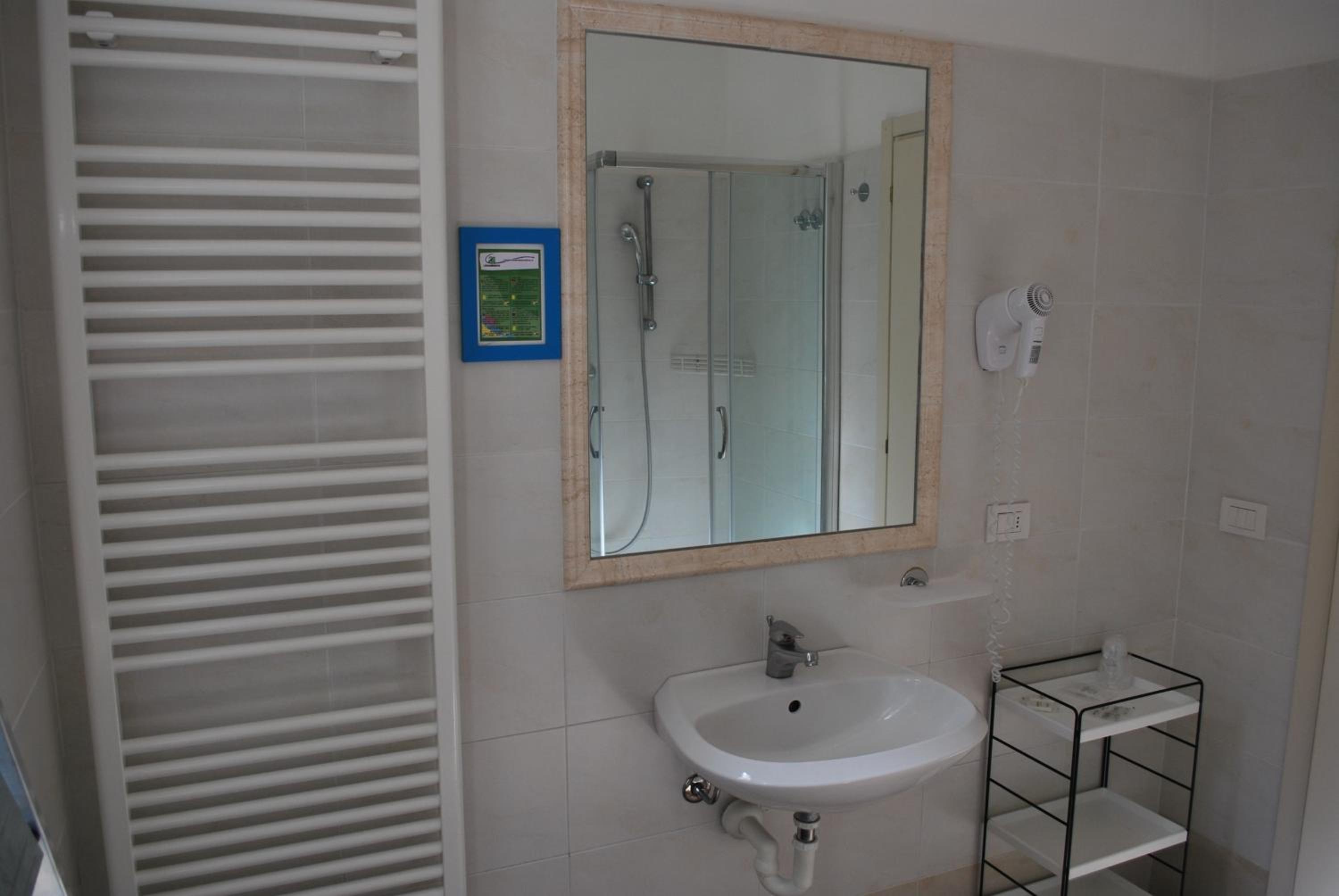 Superior Triple Room - Photo 9