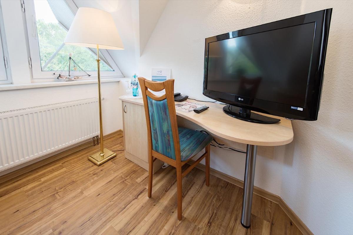 Junior Suite with Side Sea View photo 3