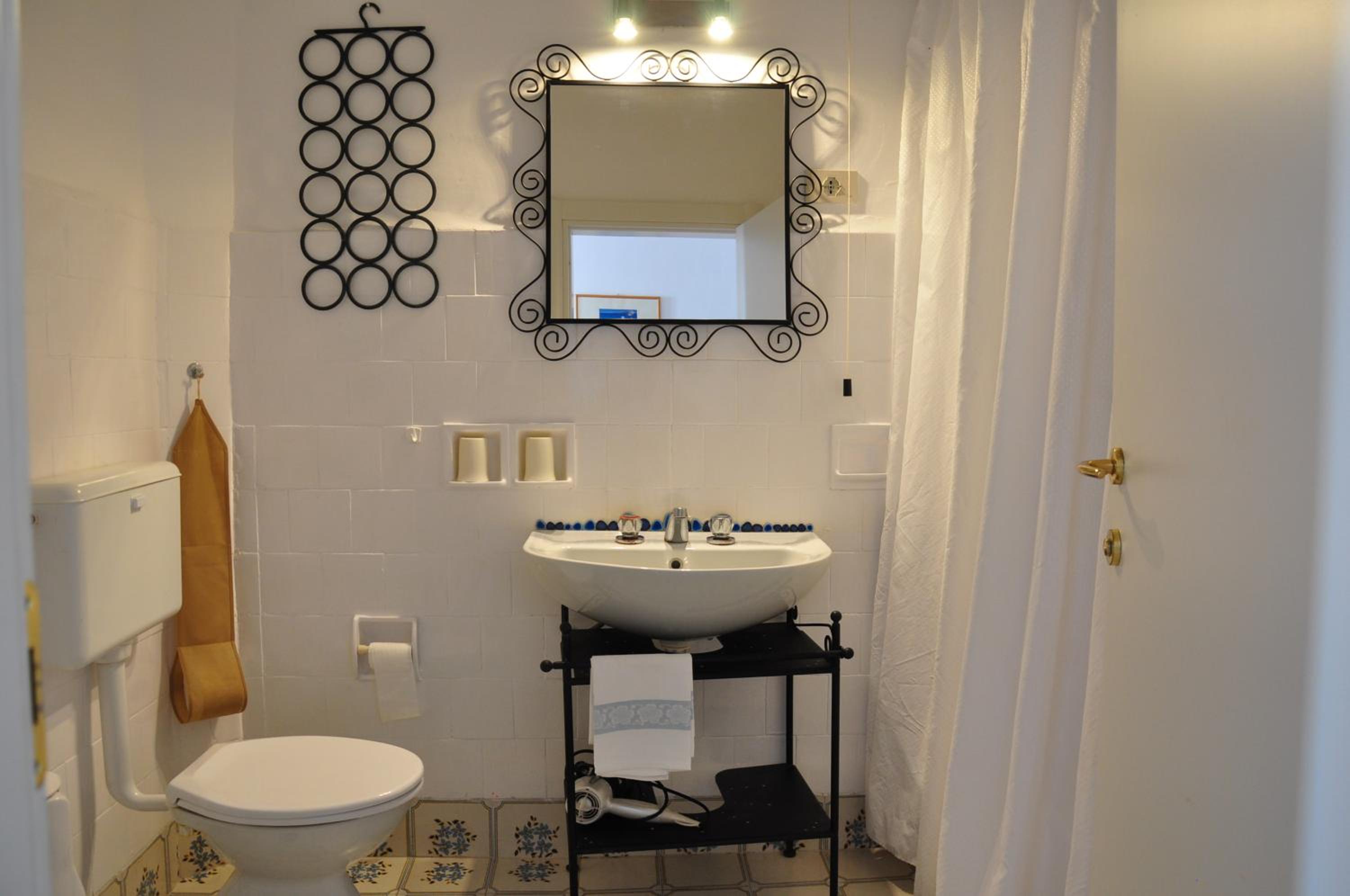 Double or Twin Room - Photo 4
