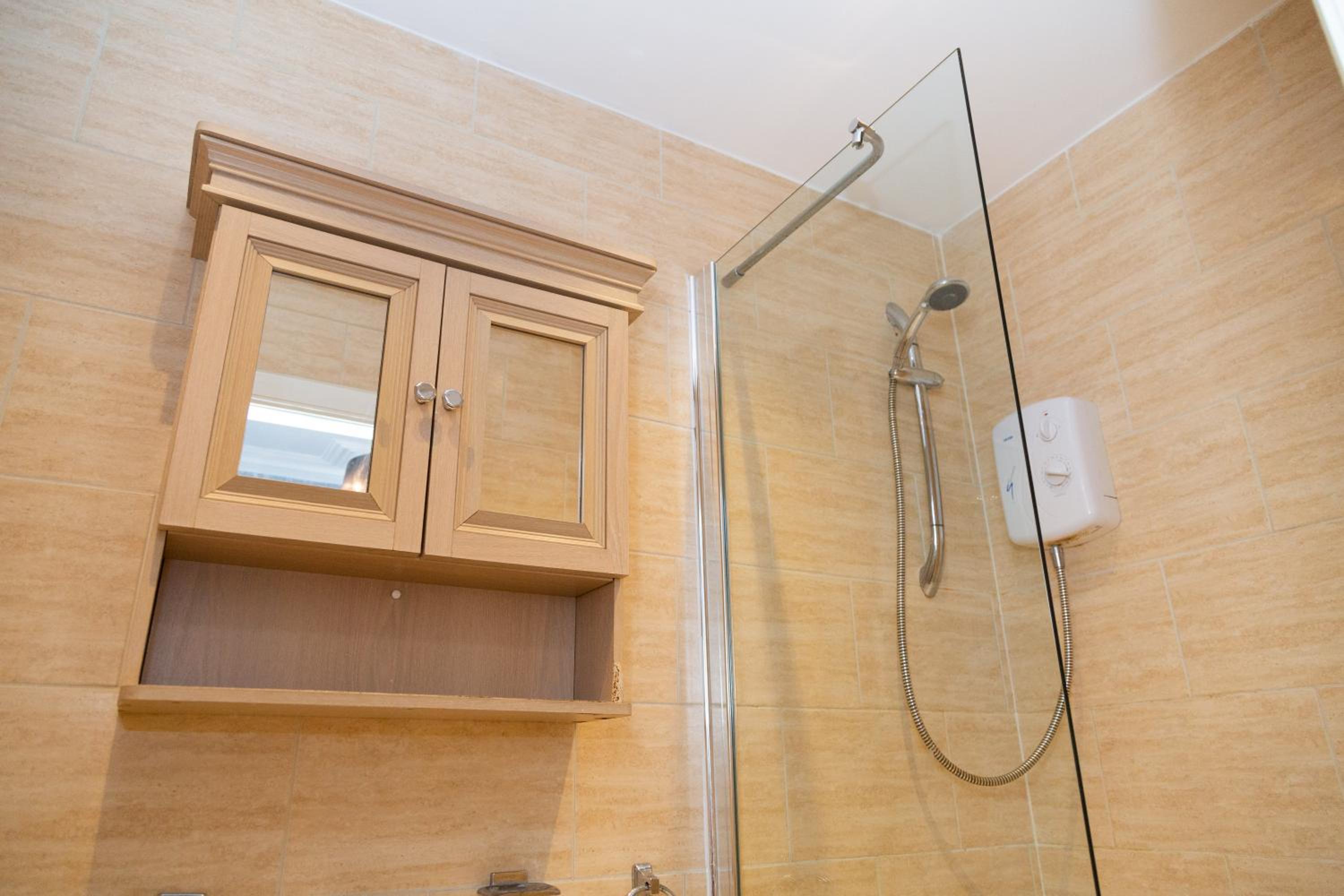 Executive Suite - Photo 8