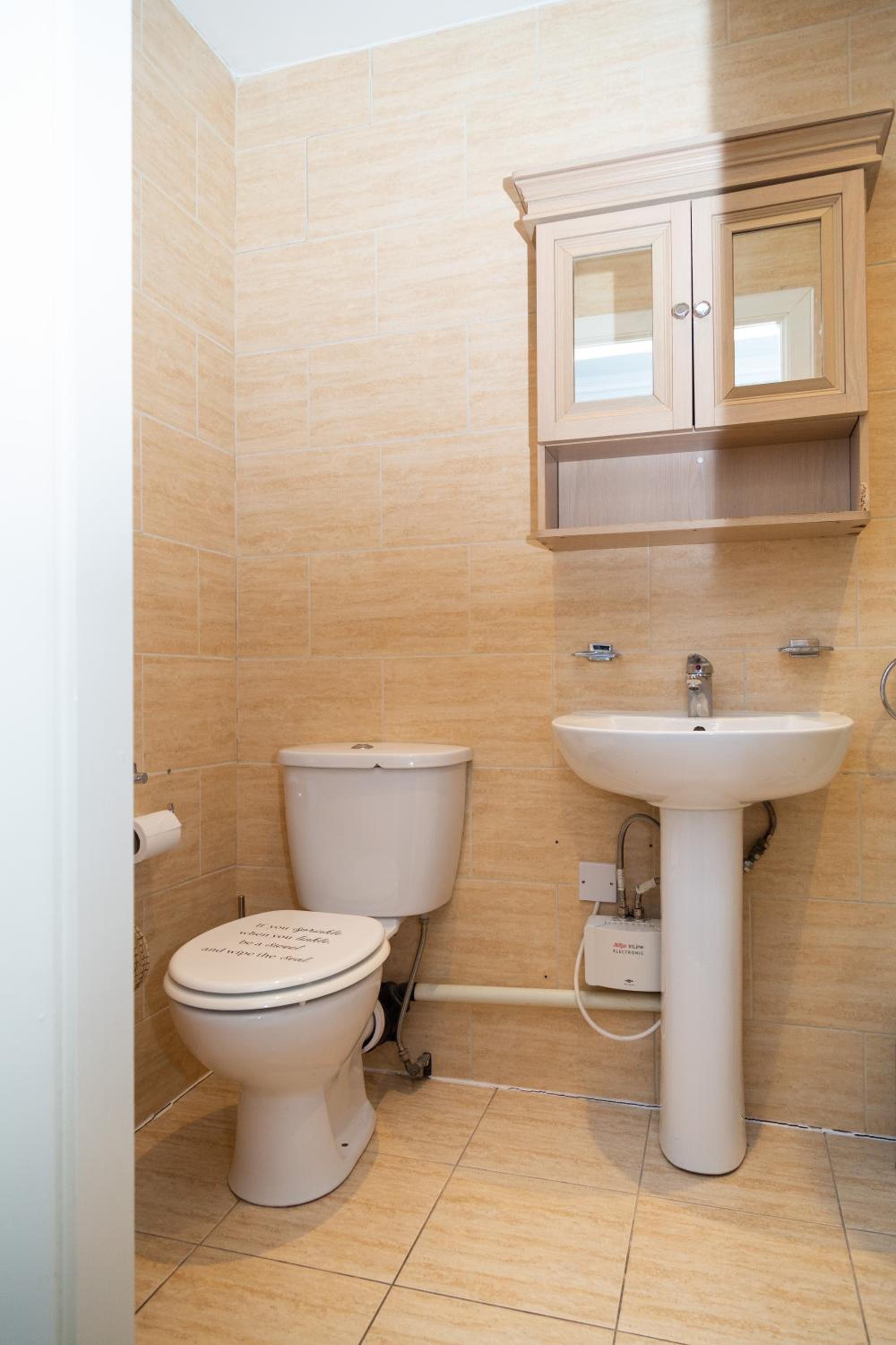 Executive Suite - Photo 6