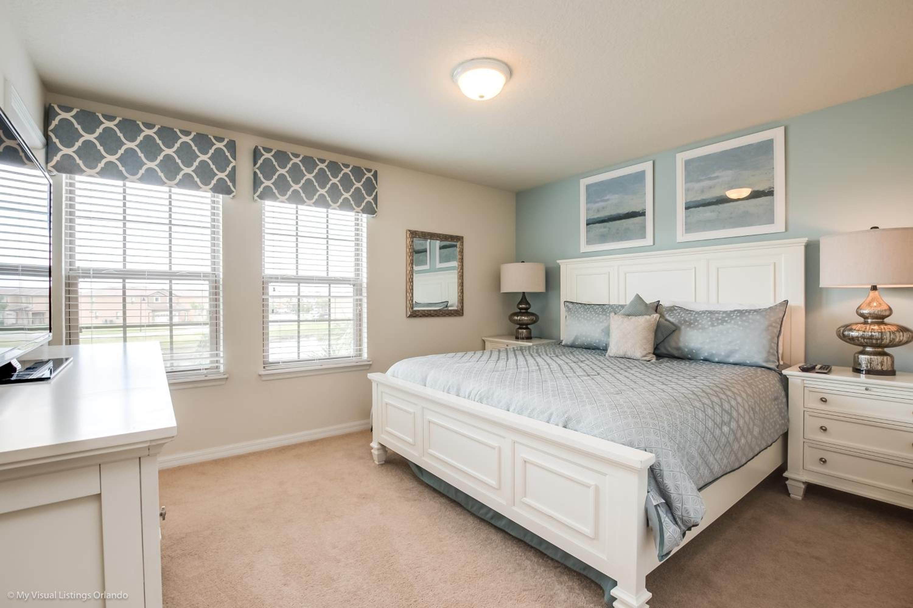 Eight-Bedroom House - Photo 14