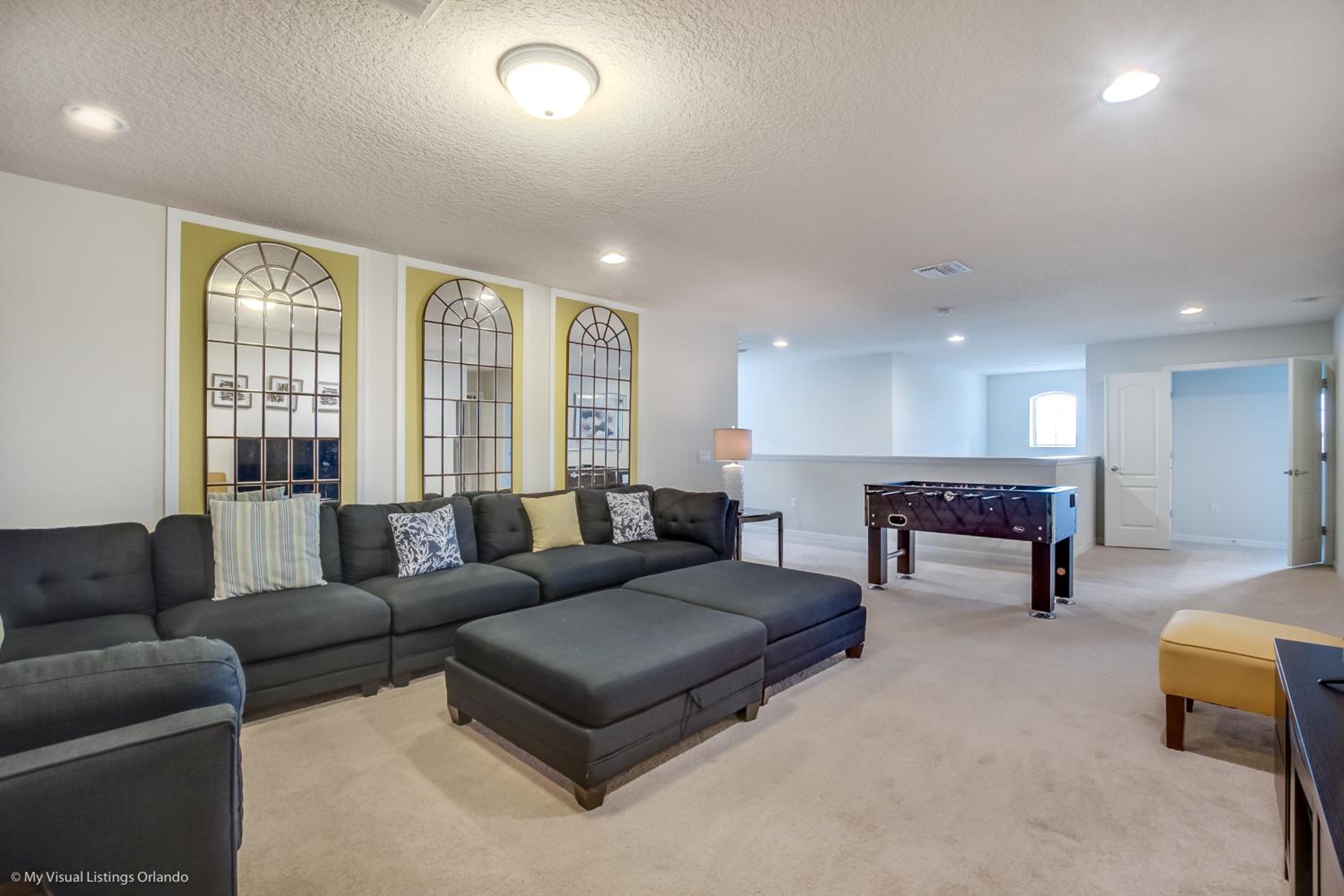 Eight-Bedroom House - Photo 35