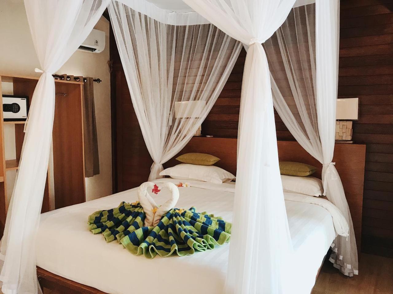 One-Bedroom Cottage with Private Pool photo 1