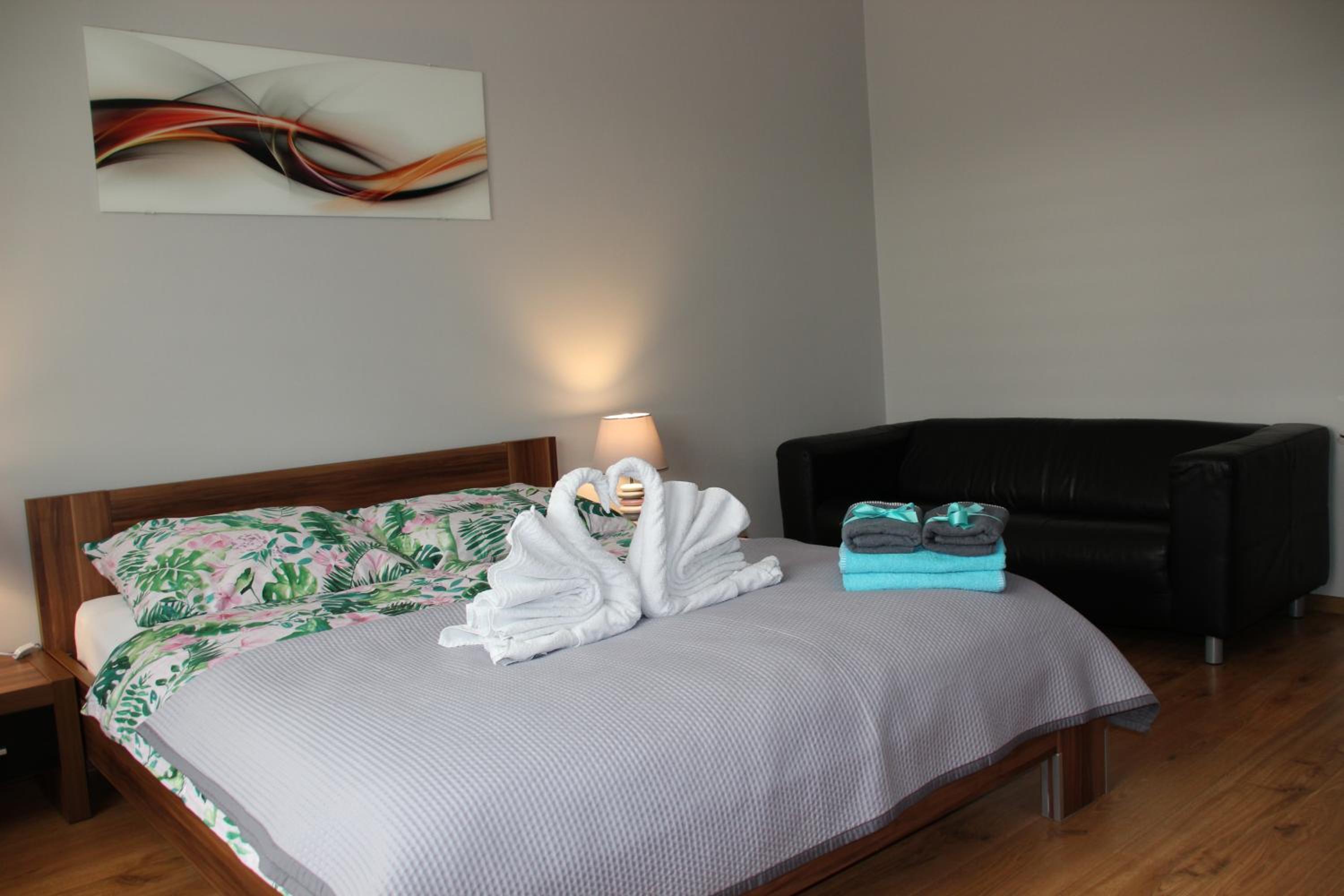 Apartment with Mountain View - Photo 13