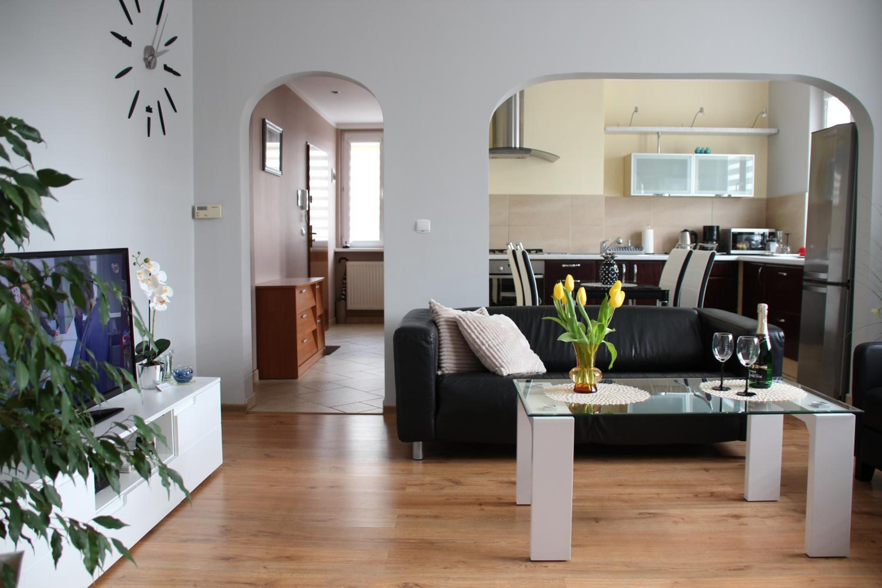 Apartment with Mountain View - Photo 1
