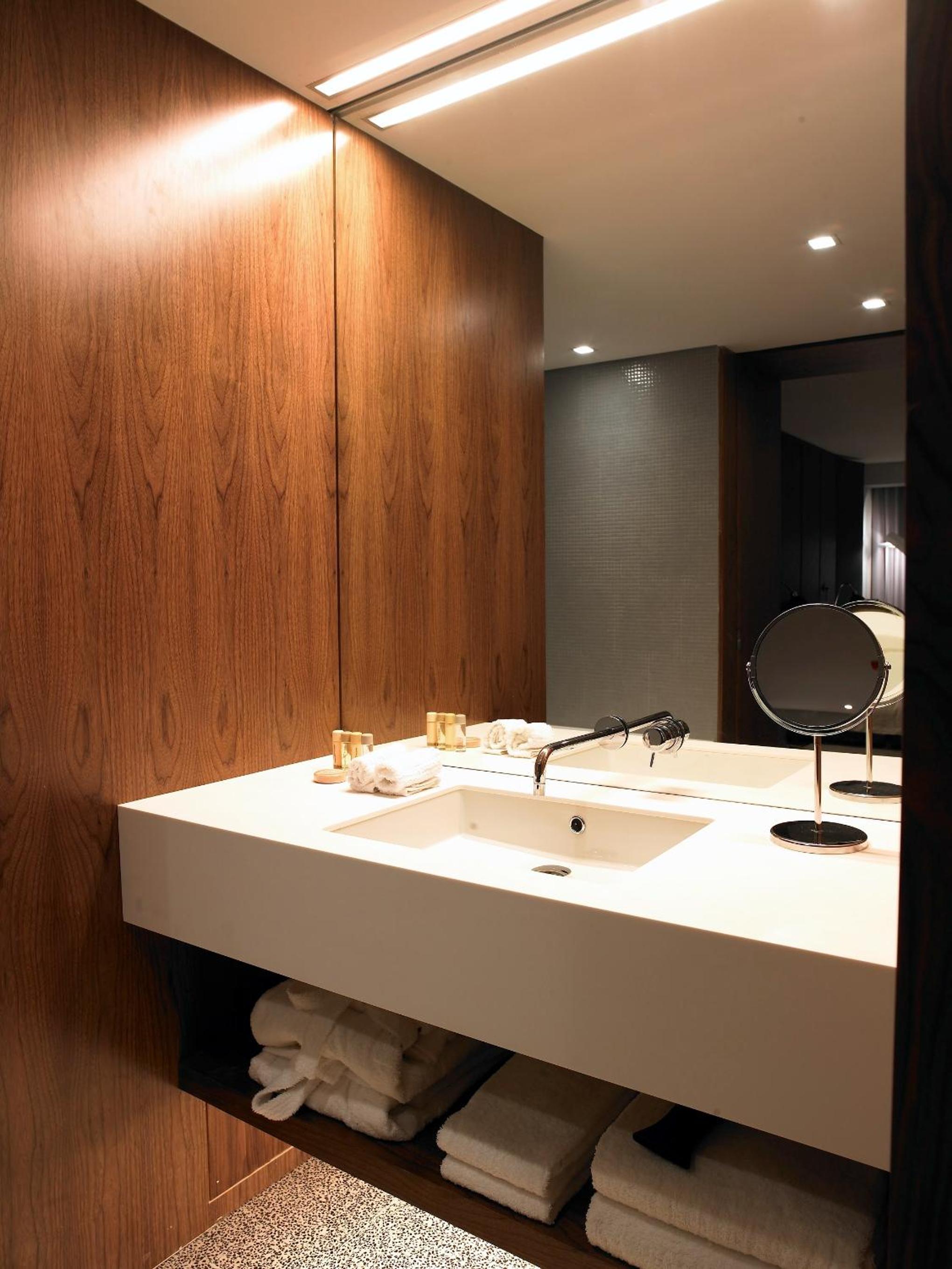 Superior Suite - Photo 8