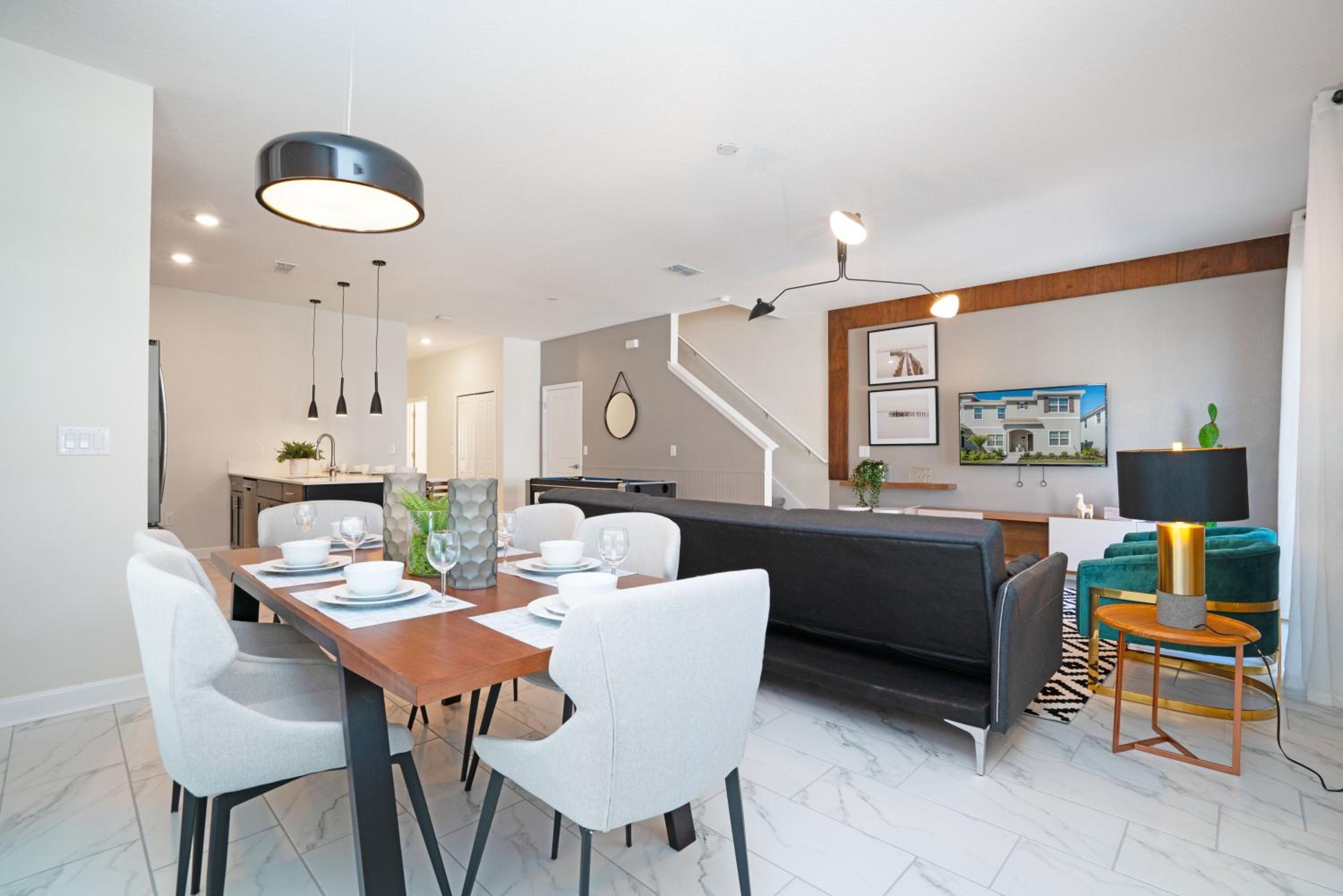 Five-Bedroom House - Photo 35