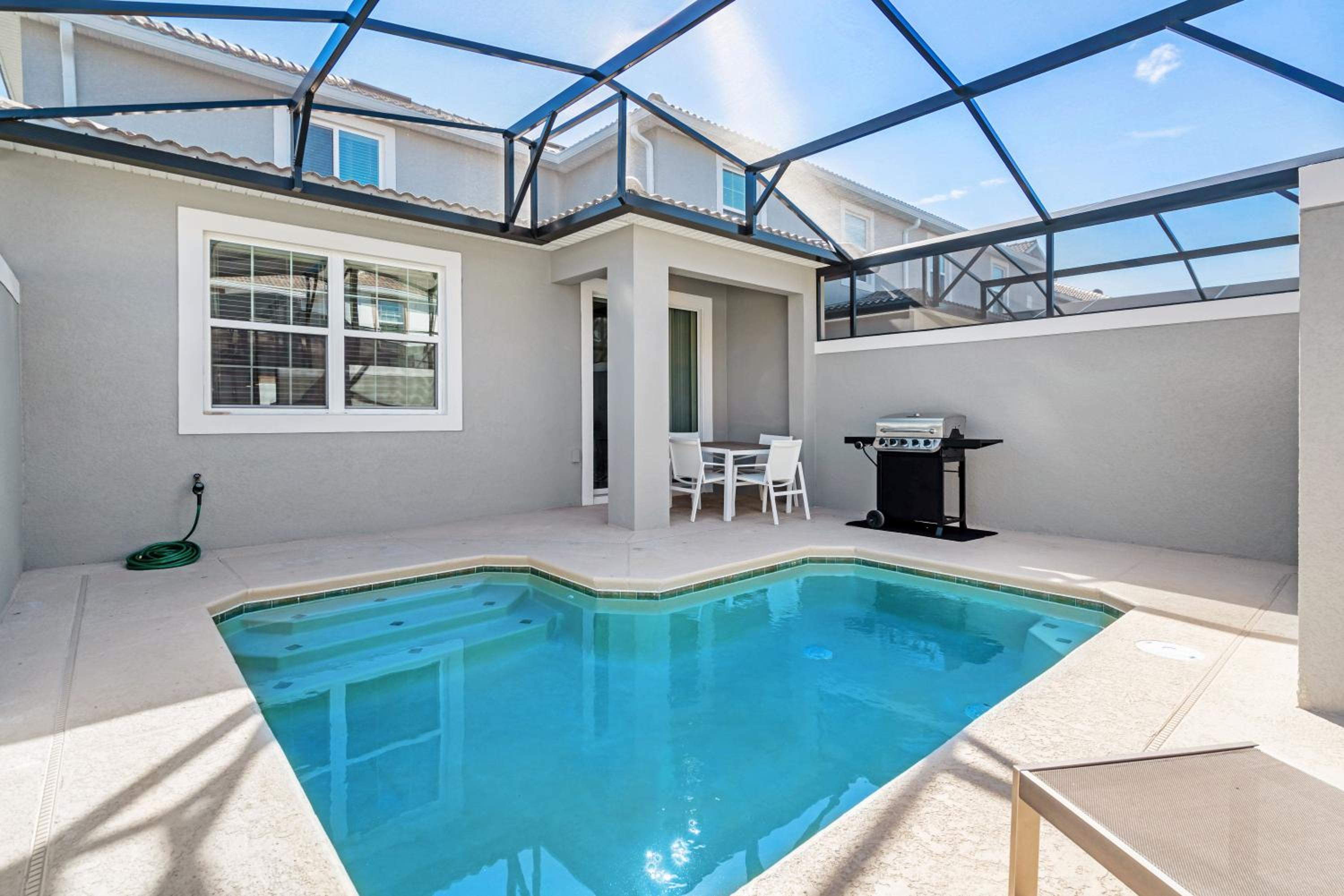 Five-Bedroom House - Photo 13
