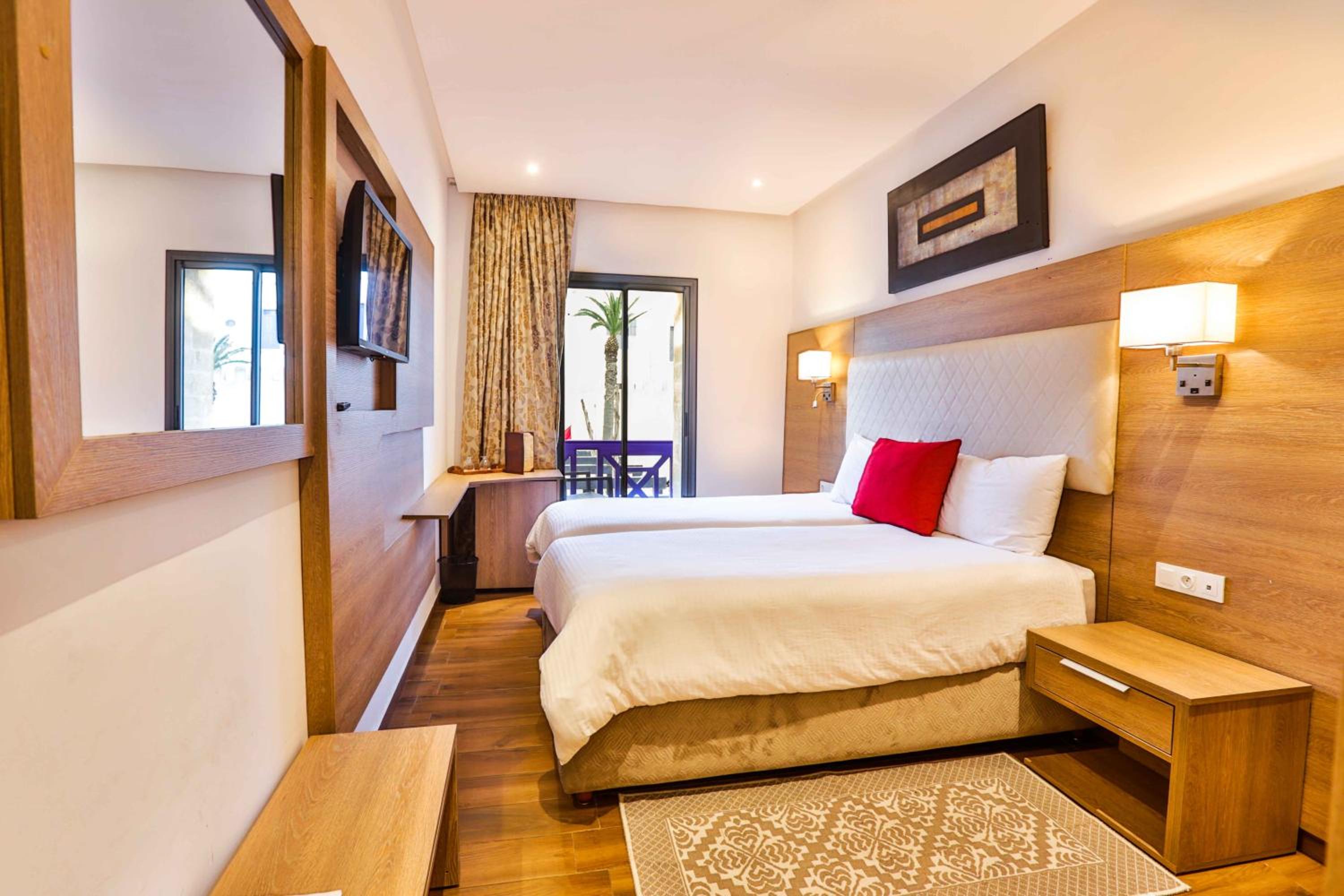 Deluxe Double Room with Balcony photo 1