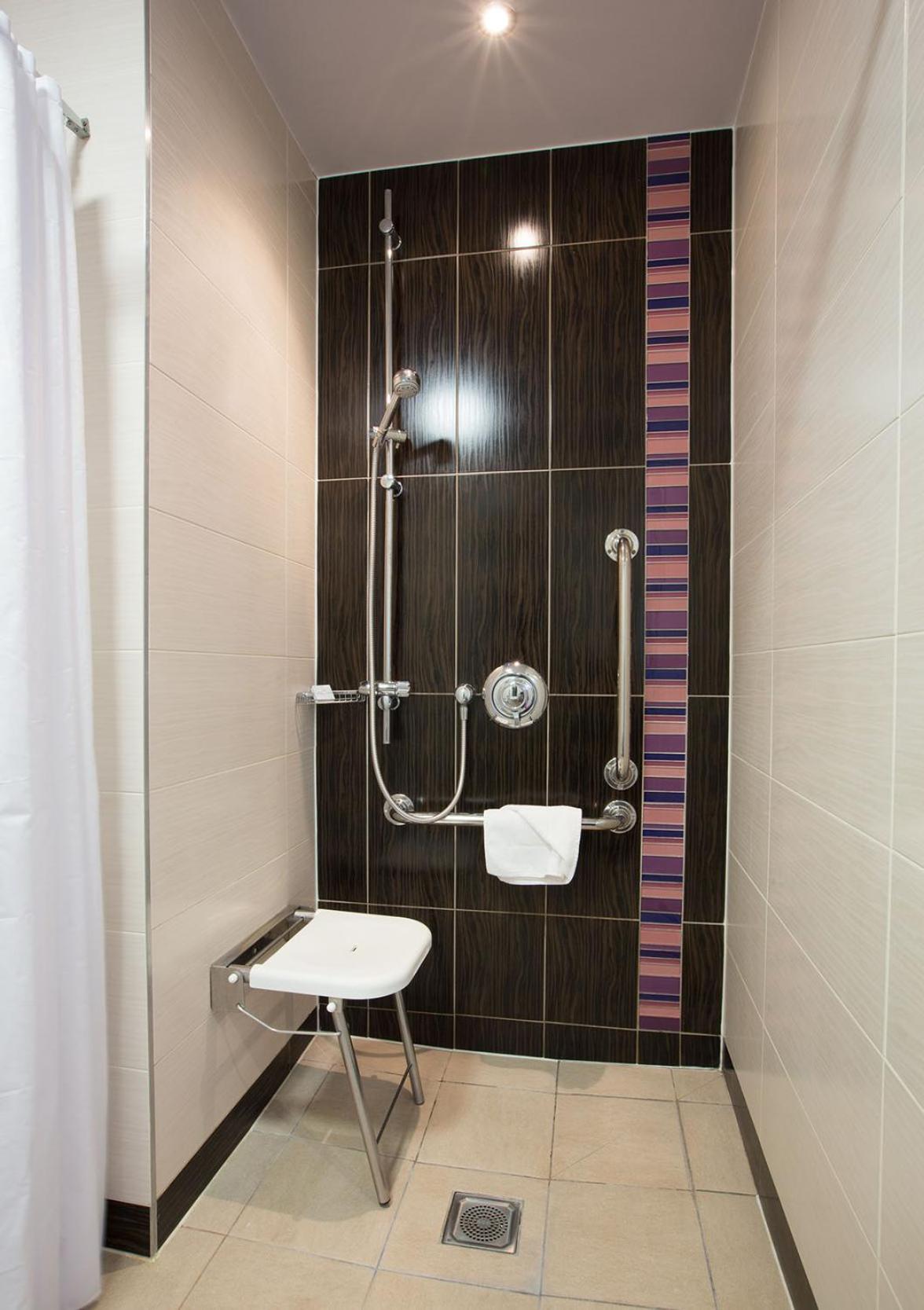 Standard King Room - Photo 7