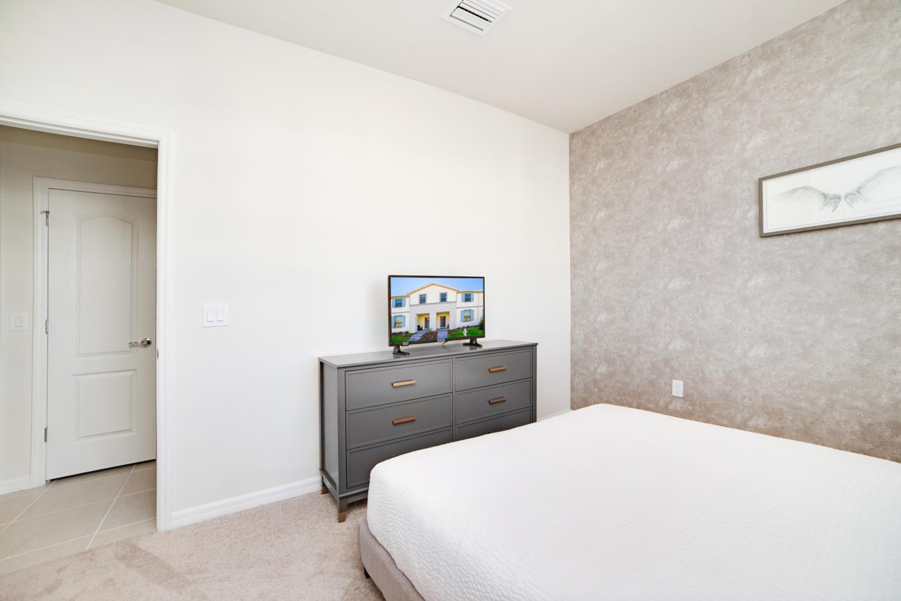 Five-Bedroom House - Photo 21