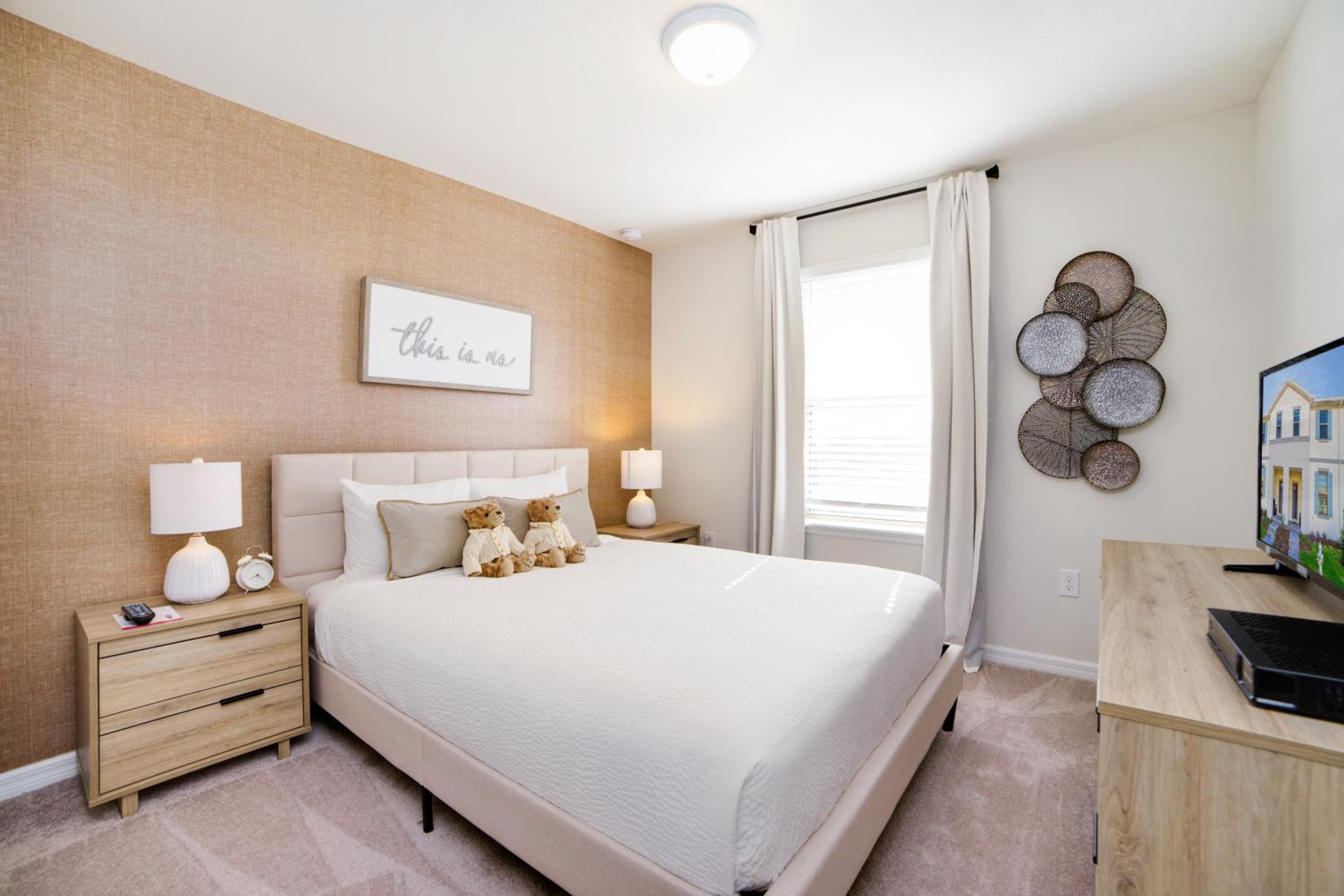Five-Bedroom House - Photo 27