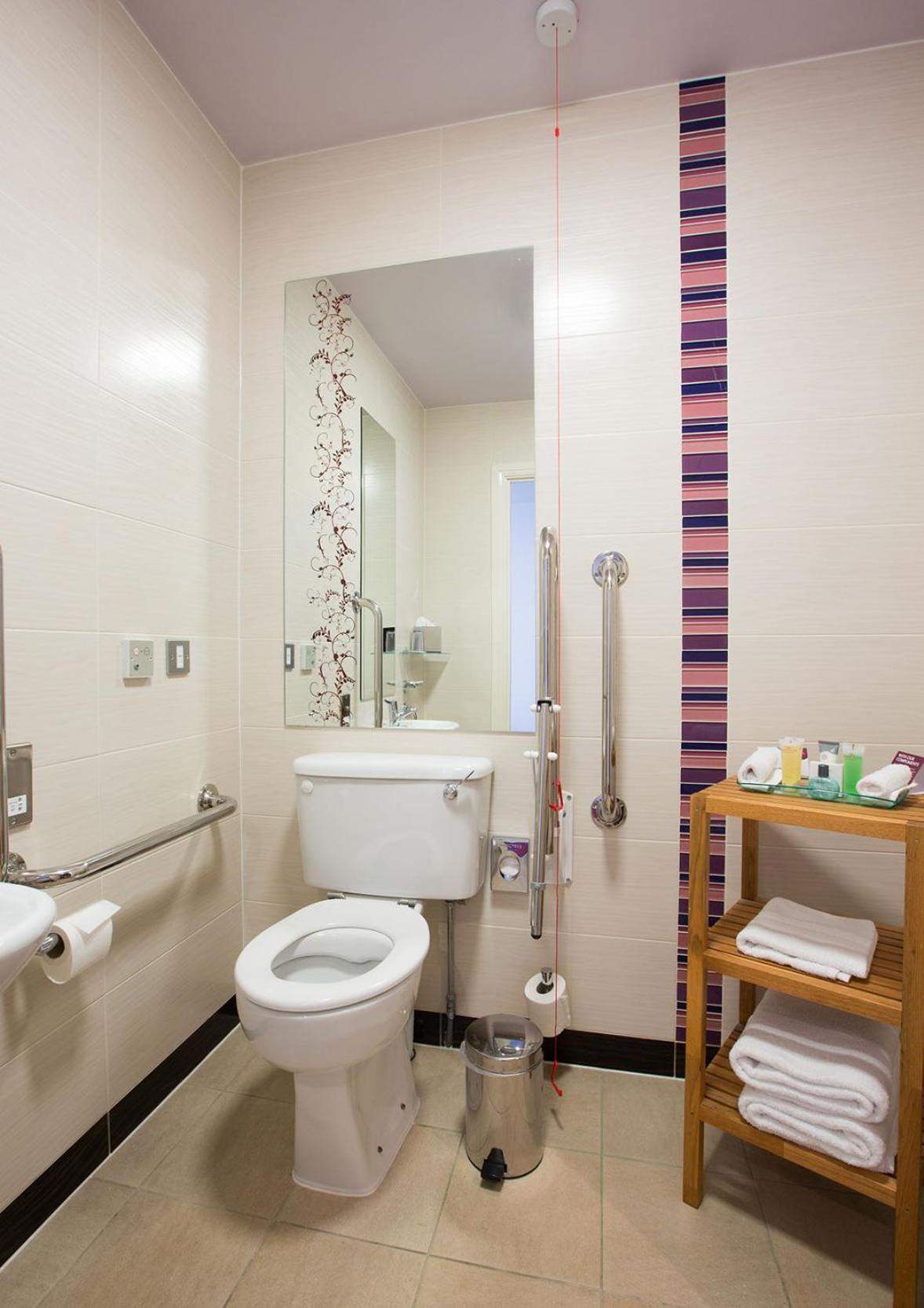 Standard King Room - Photo 5