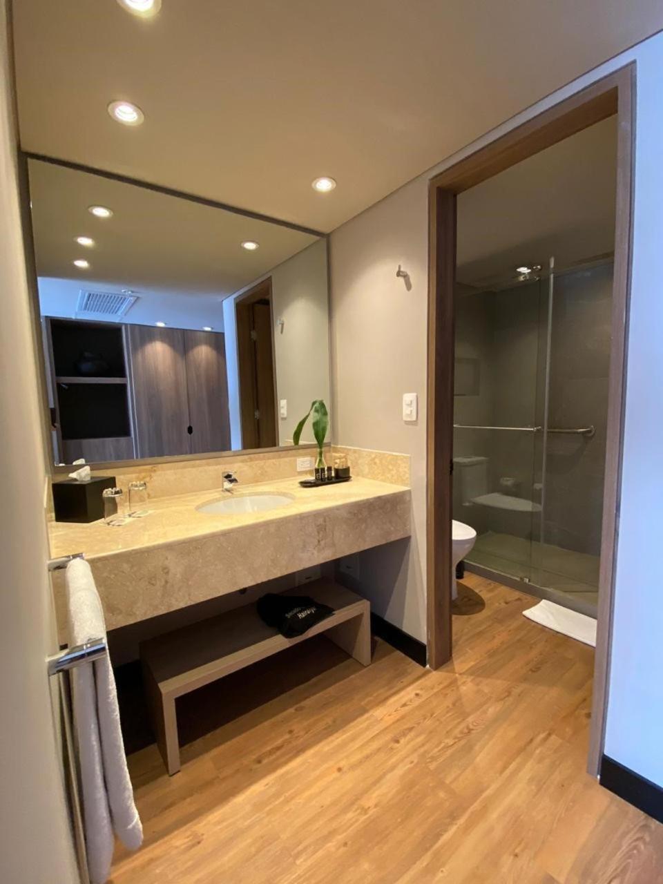 Suite - Photo 7