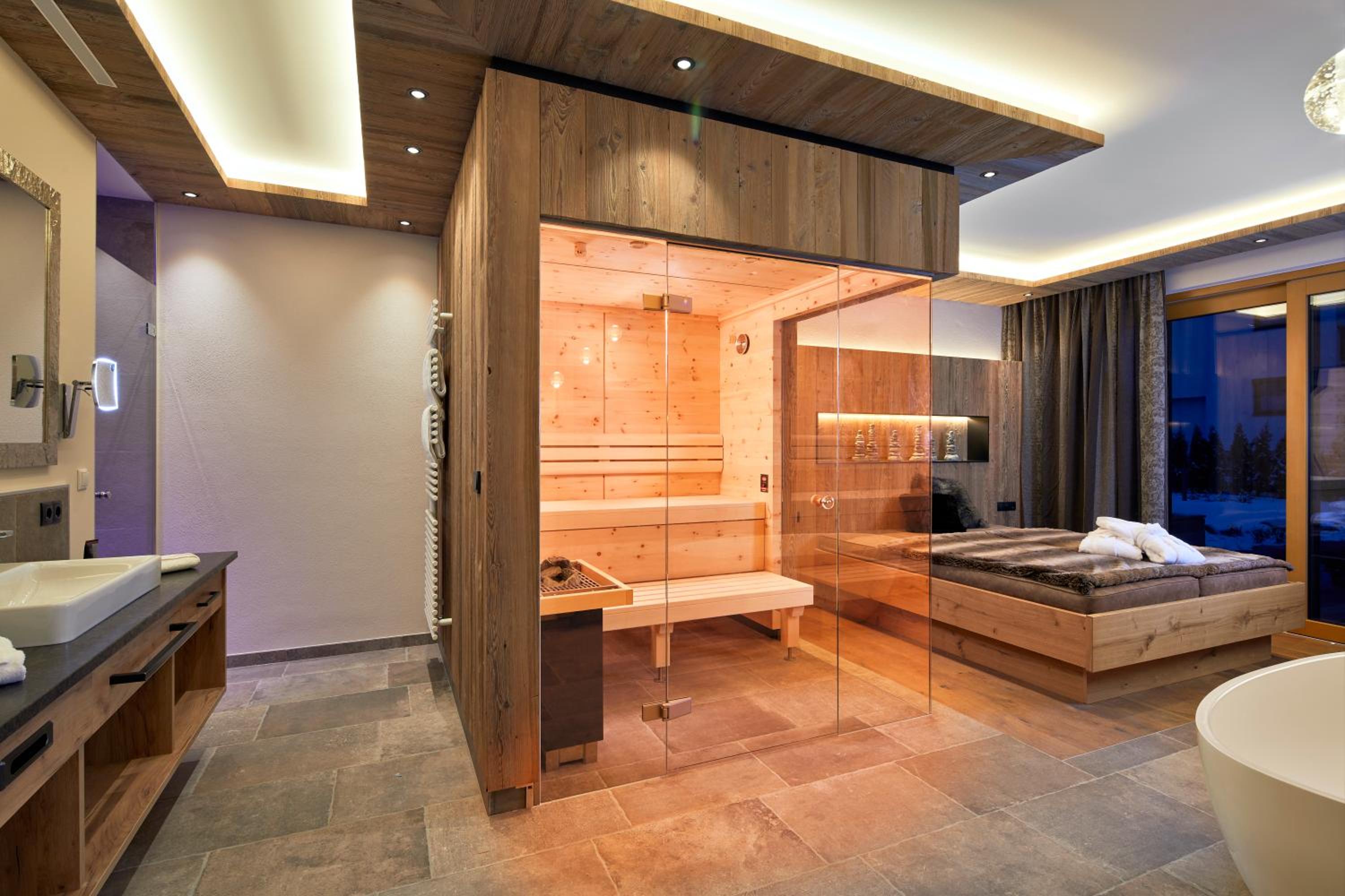Two-Bedroom Suite "DELUXE_ON POINT" photo 1