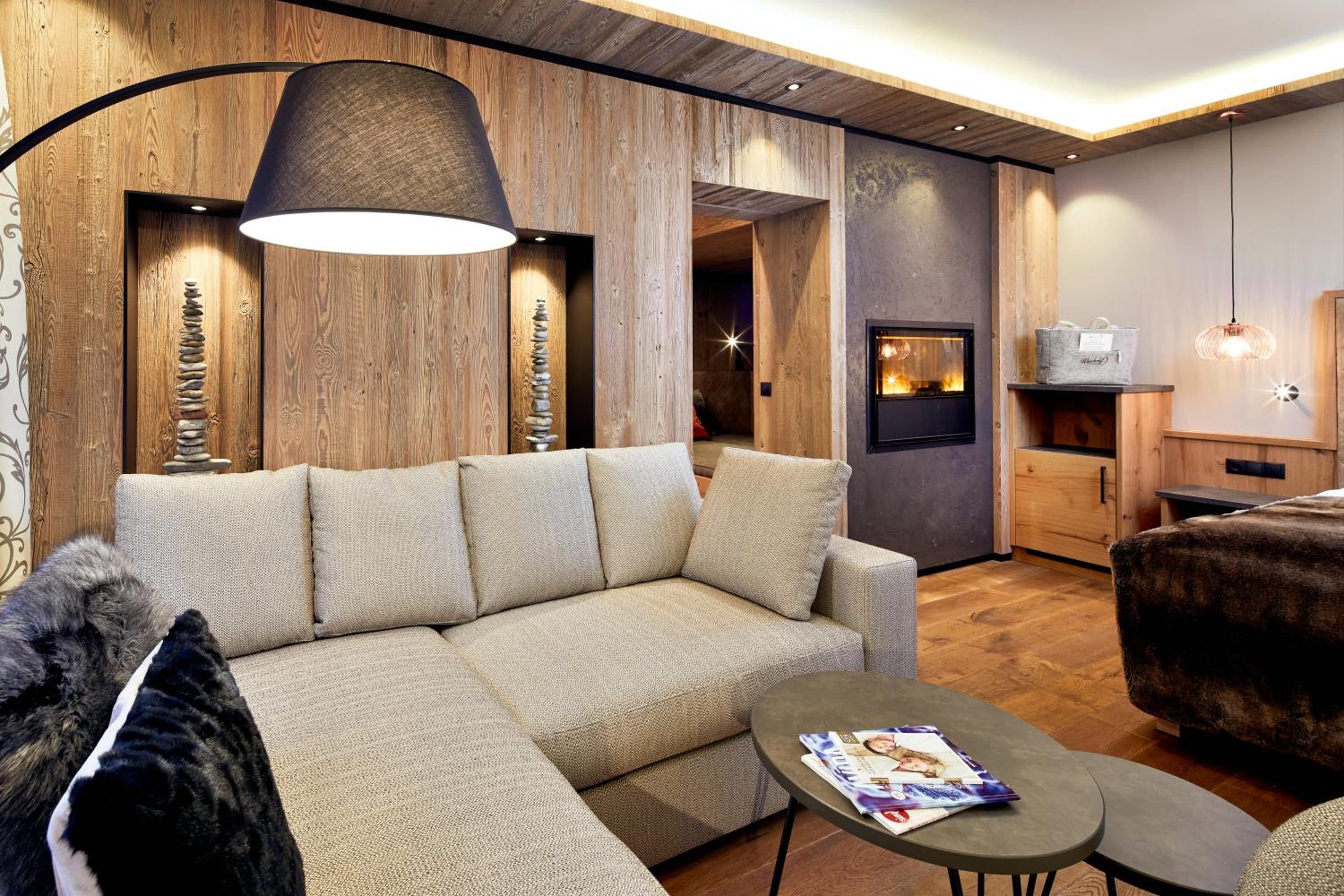 One-Bedroom Suite "DELUXE_ON POINT" photo 1