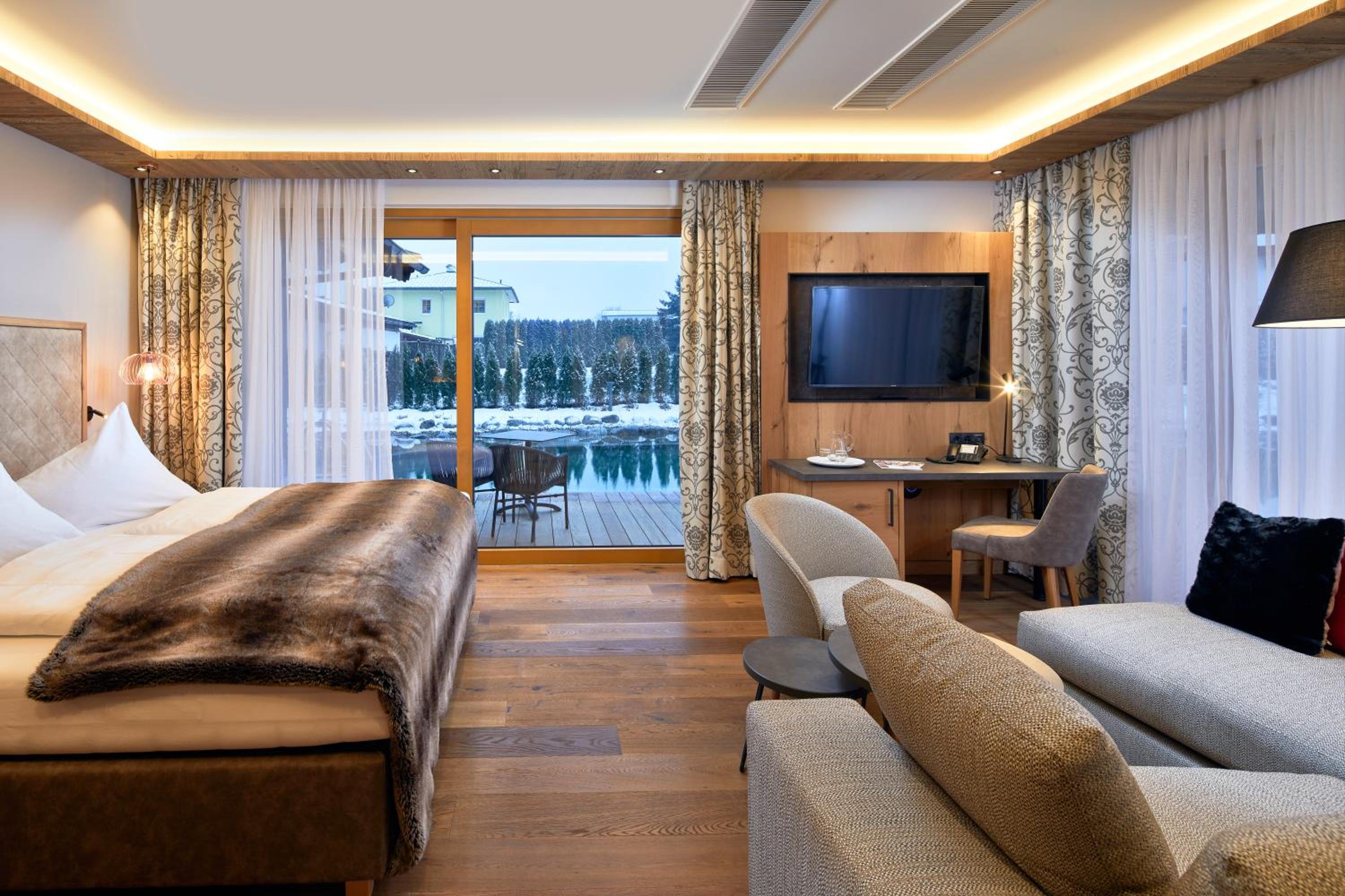One-Bedroom Suite "DELUXE_ON POINT" photo 3