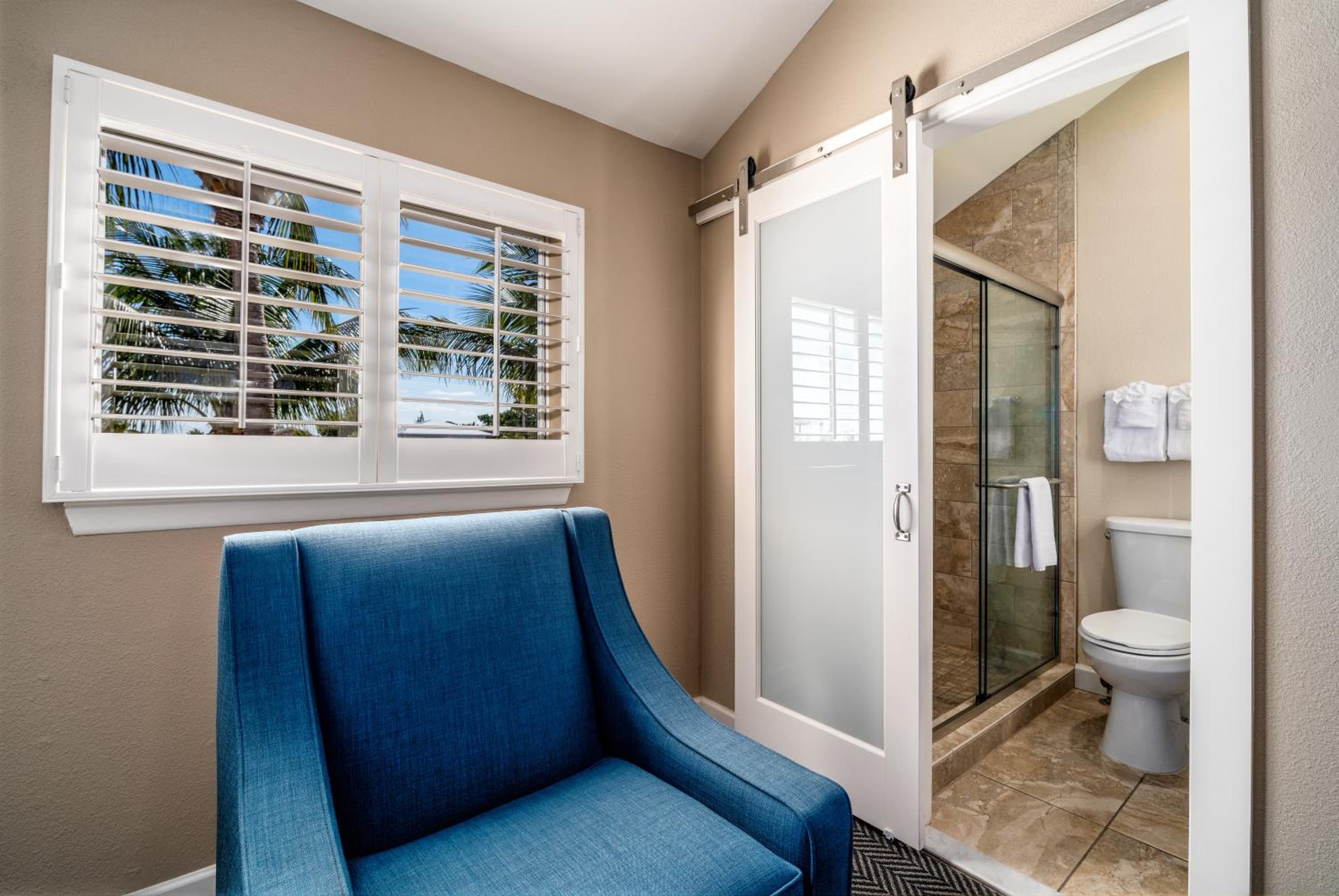 King Suite with Balcony - Non-Smoking - Photo 31