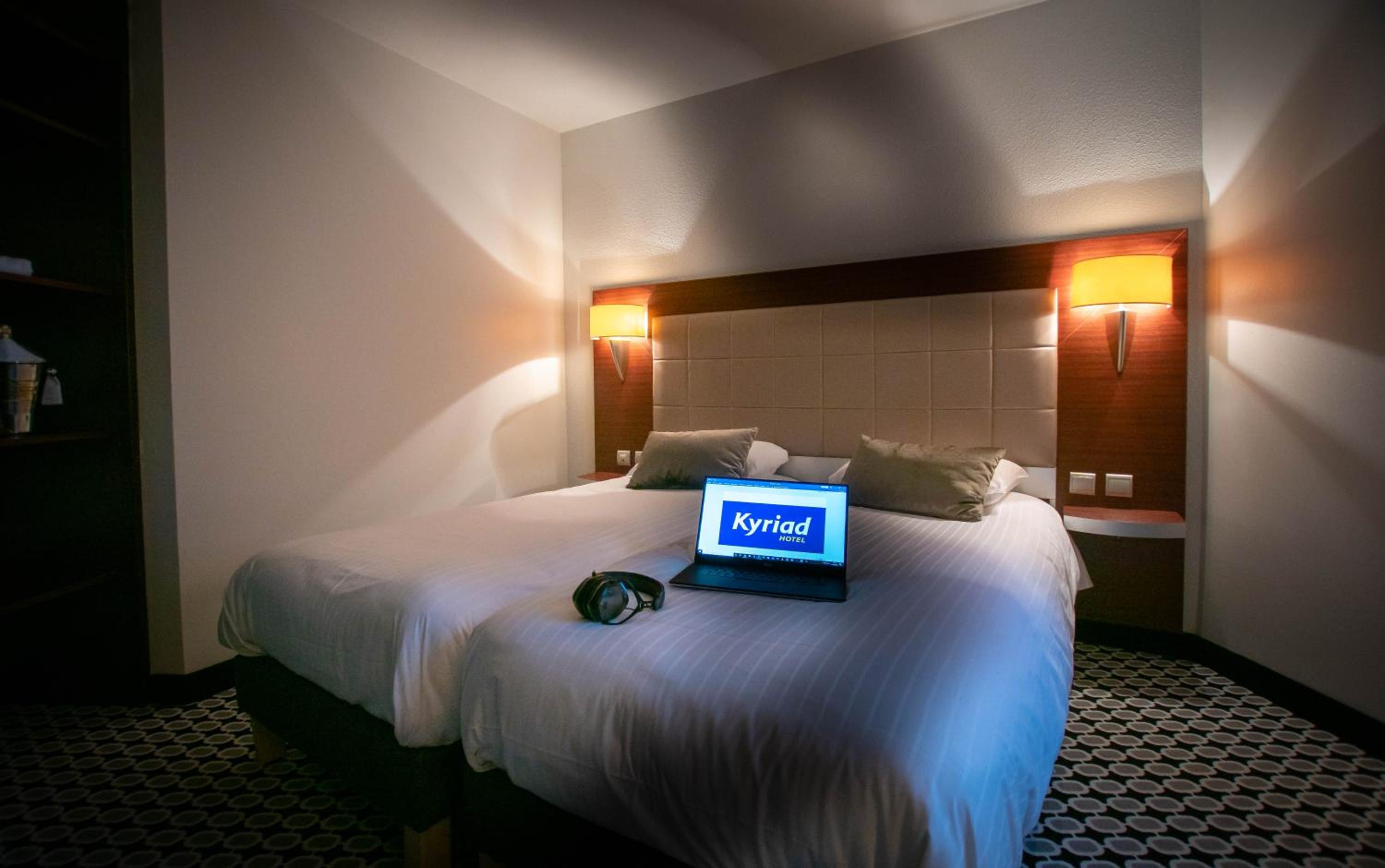 Standard Twin Room - Photo 3