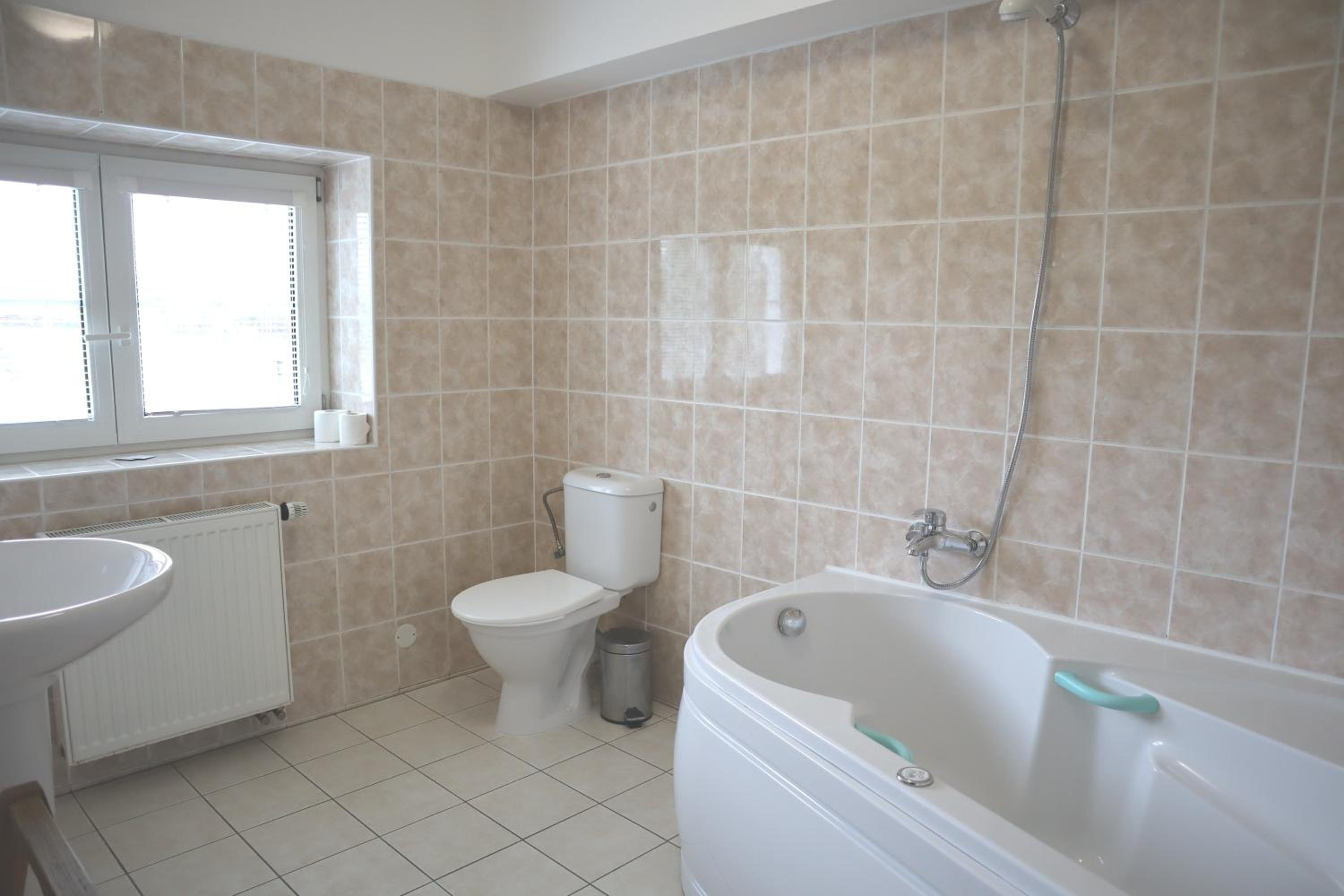 King Room With Spa Bath - Photo 2