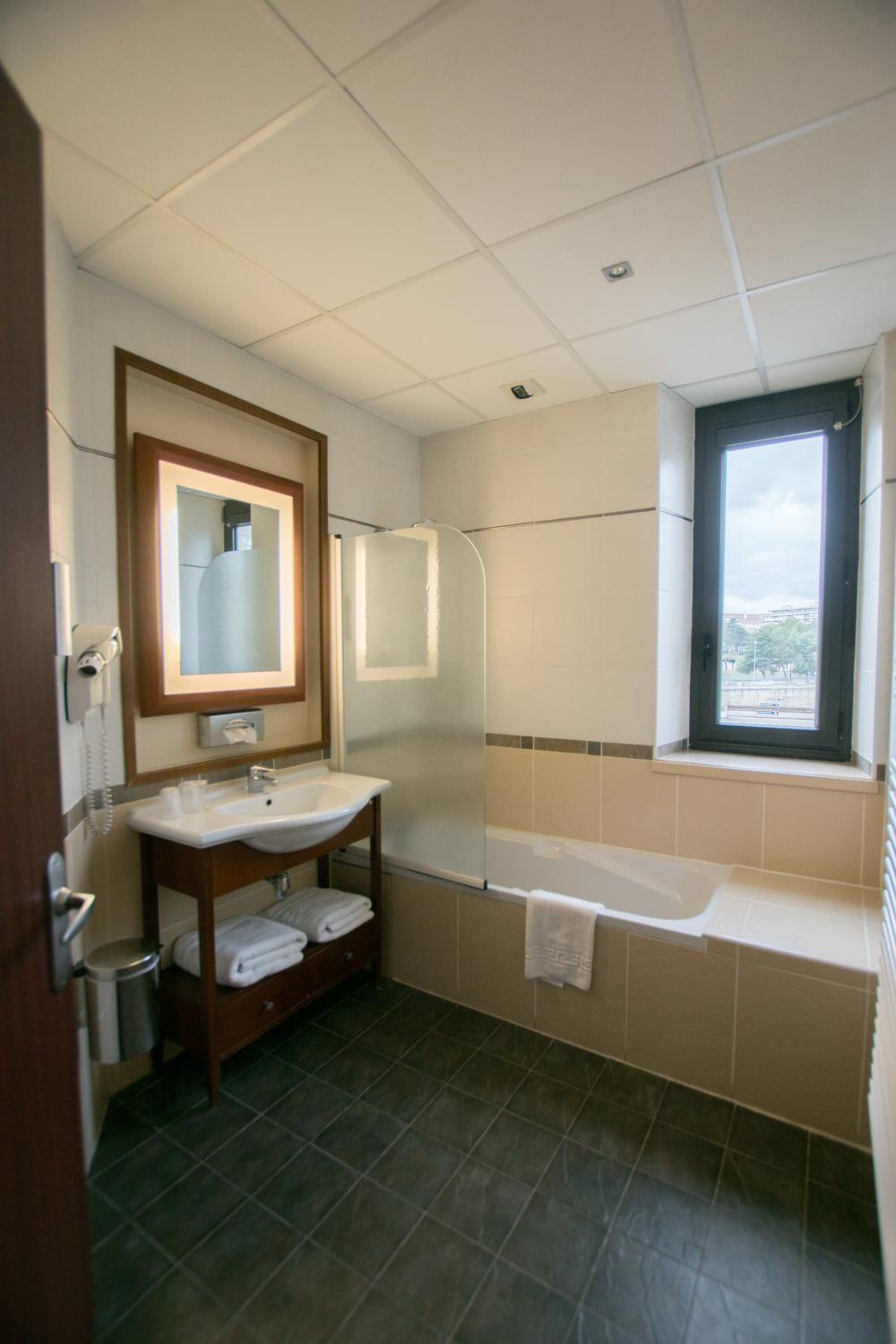 Standard Double Room - Photo 2