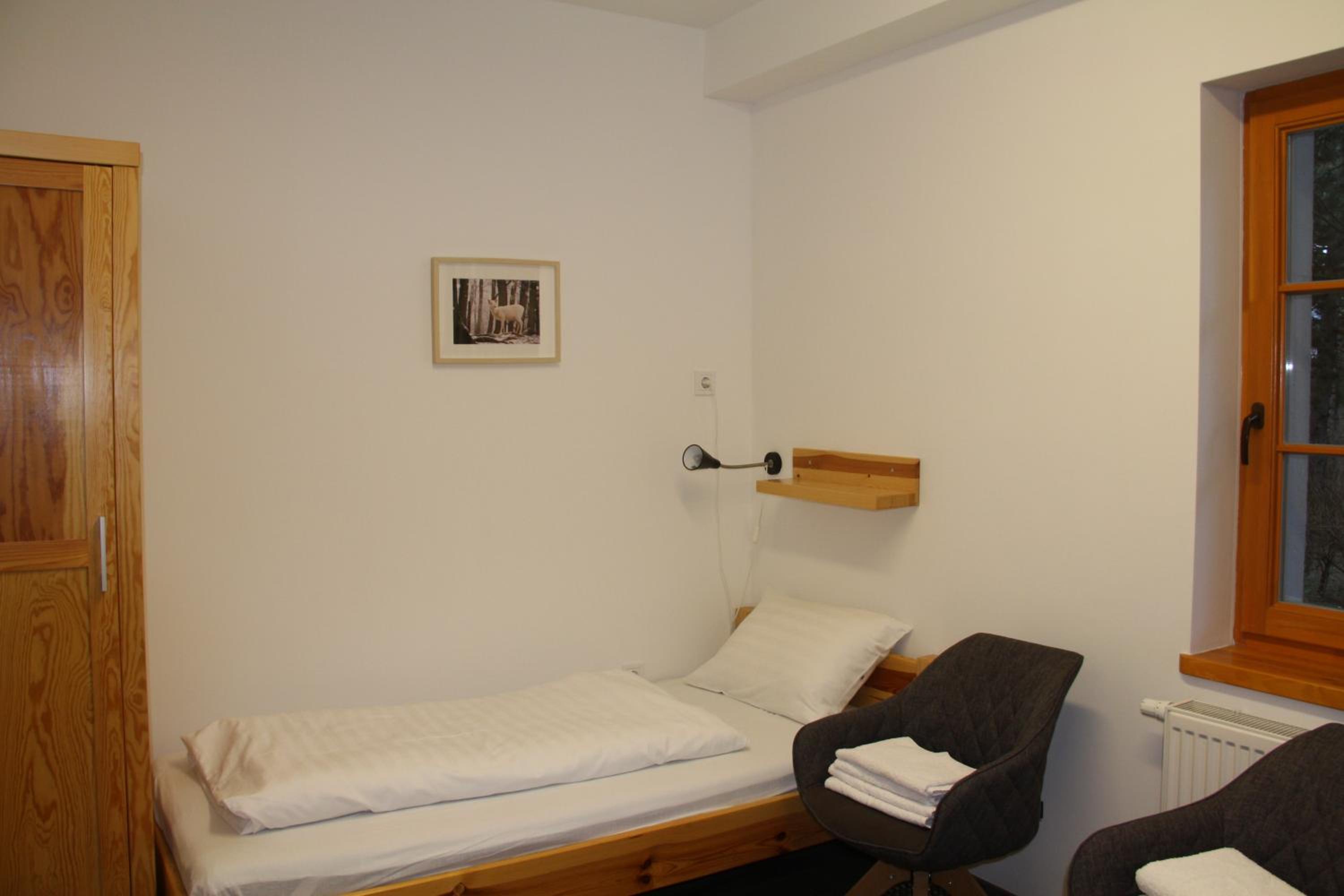 Twin Room with Extra Bed - Photo 3