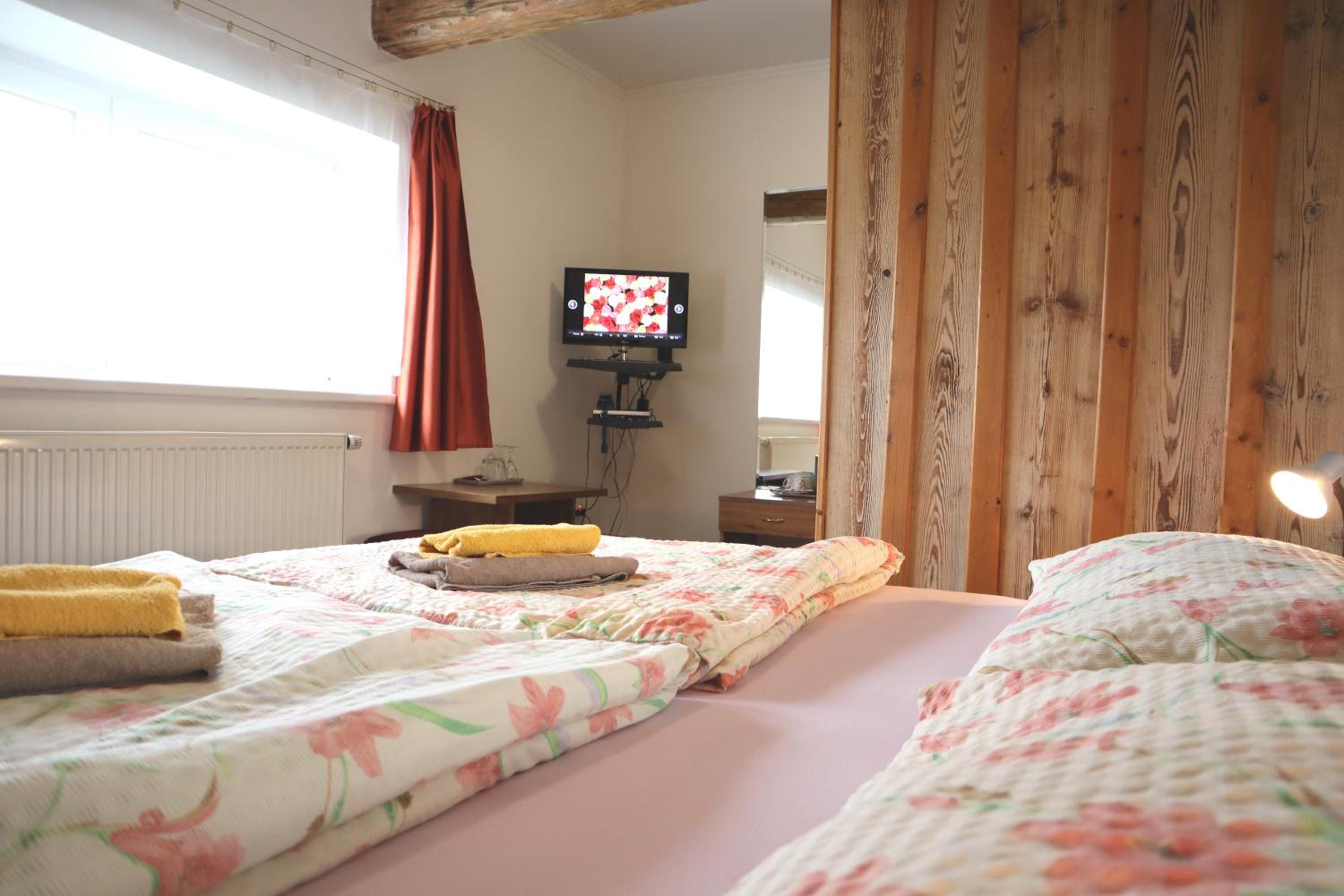 King Room With Spa Bath - Photo 1