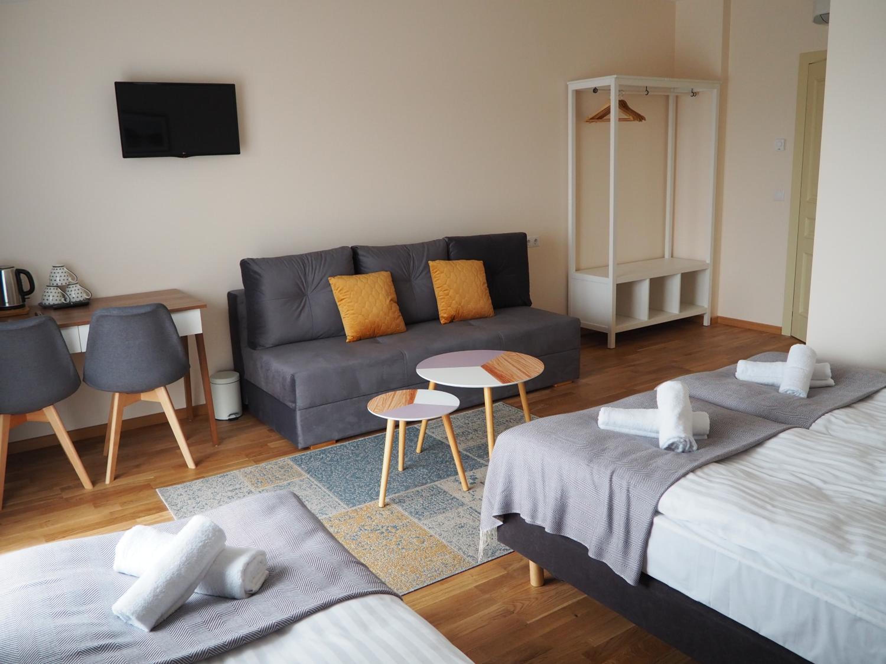 Superior Family Room photo 2