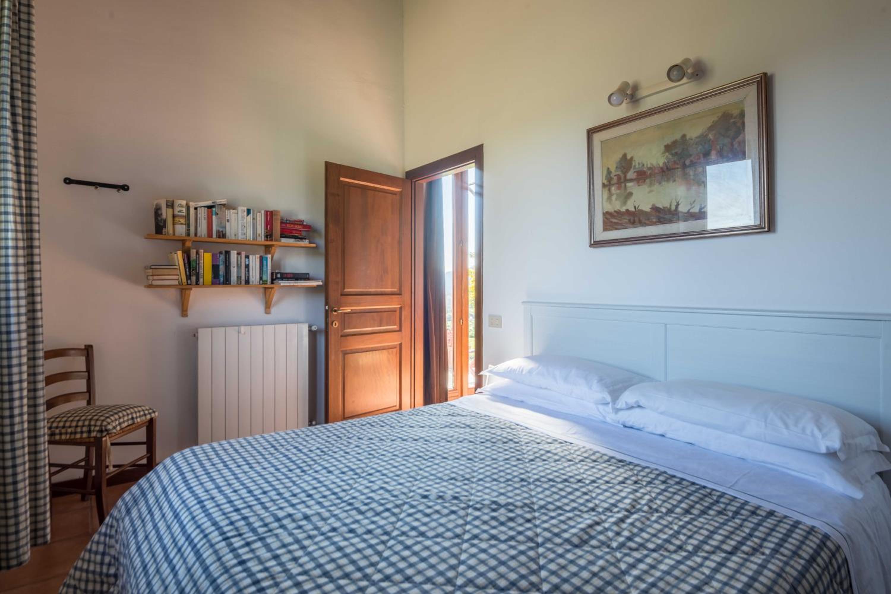 Large One-Bedroom Apartment with Lake View photo 1