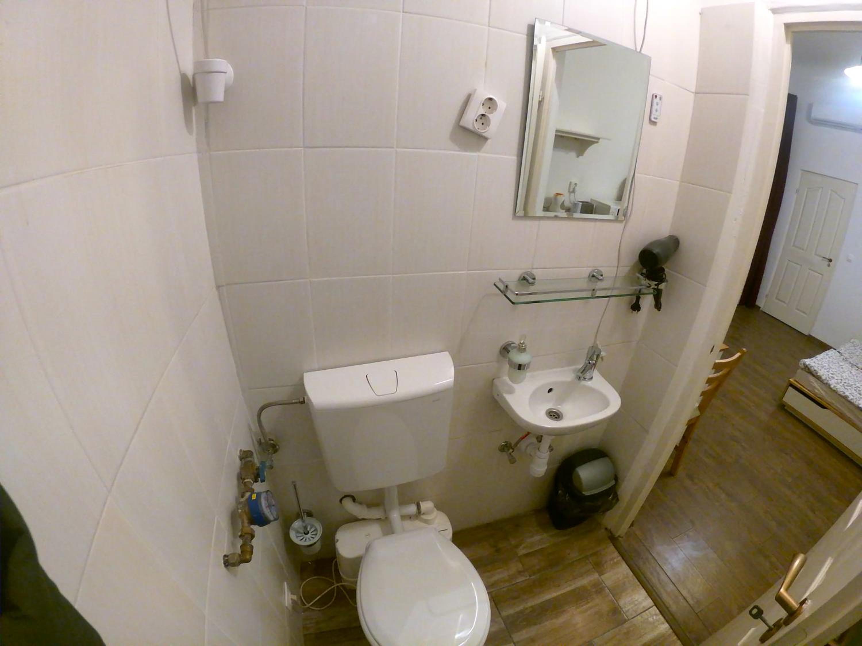 One-Bedroom Apartment - Photo 9