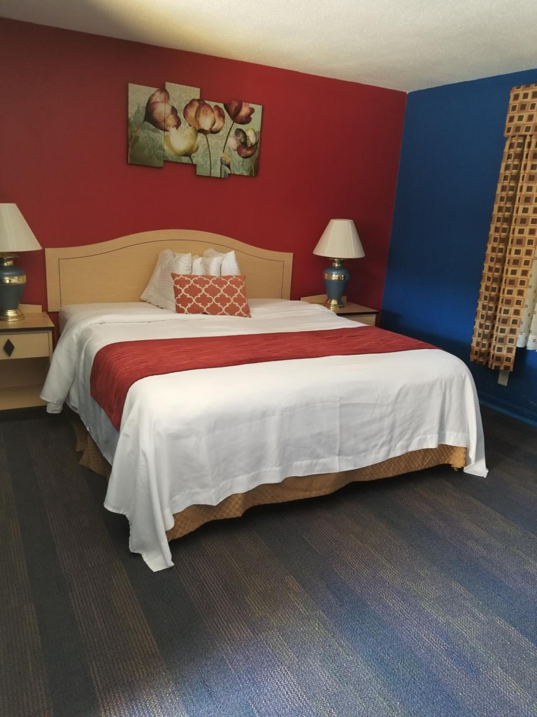 King Room - Non-Smoking photo 2