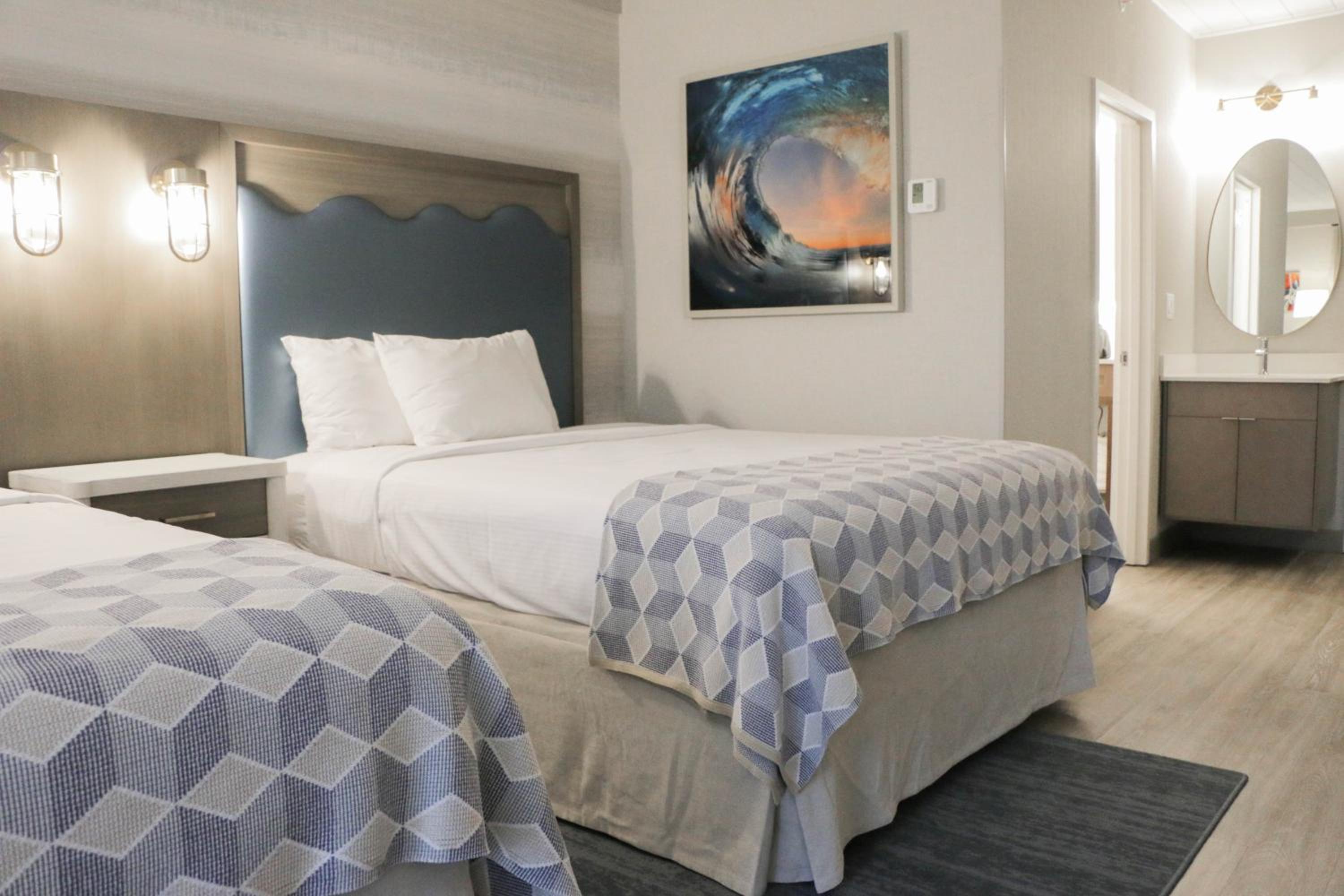 Deluxe Queen Room with Two Queen Beds - Non-Smoking photo 2